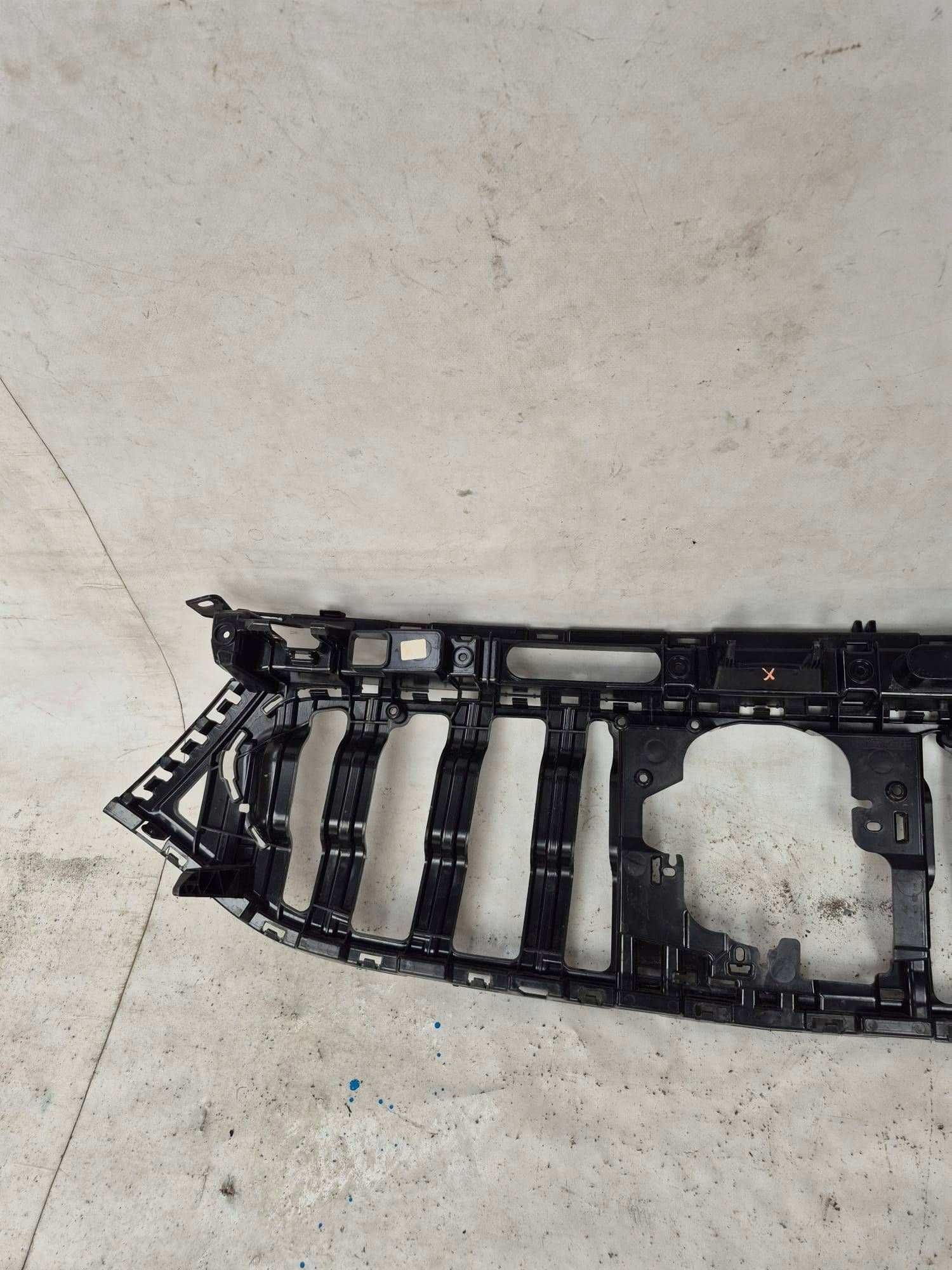 MERCEDES EQA 21- Traverse Support GRILLA A2438880600