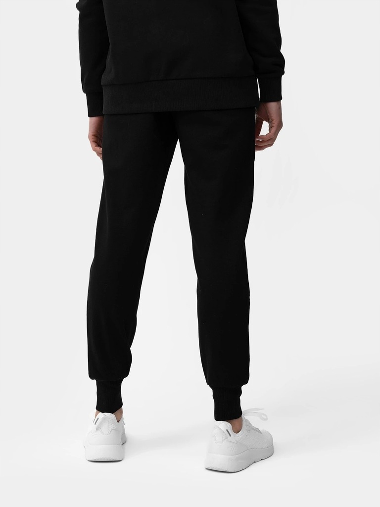 SPODNIE DRESOWE DAMSKIE 4F JOGGERY SPORTOWE BAWEŁNIANE WYGODNE CZARNE r. S Kod producenta 4FSS23TTROF229-20S