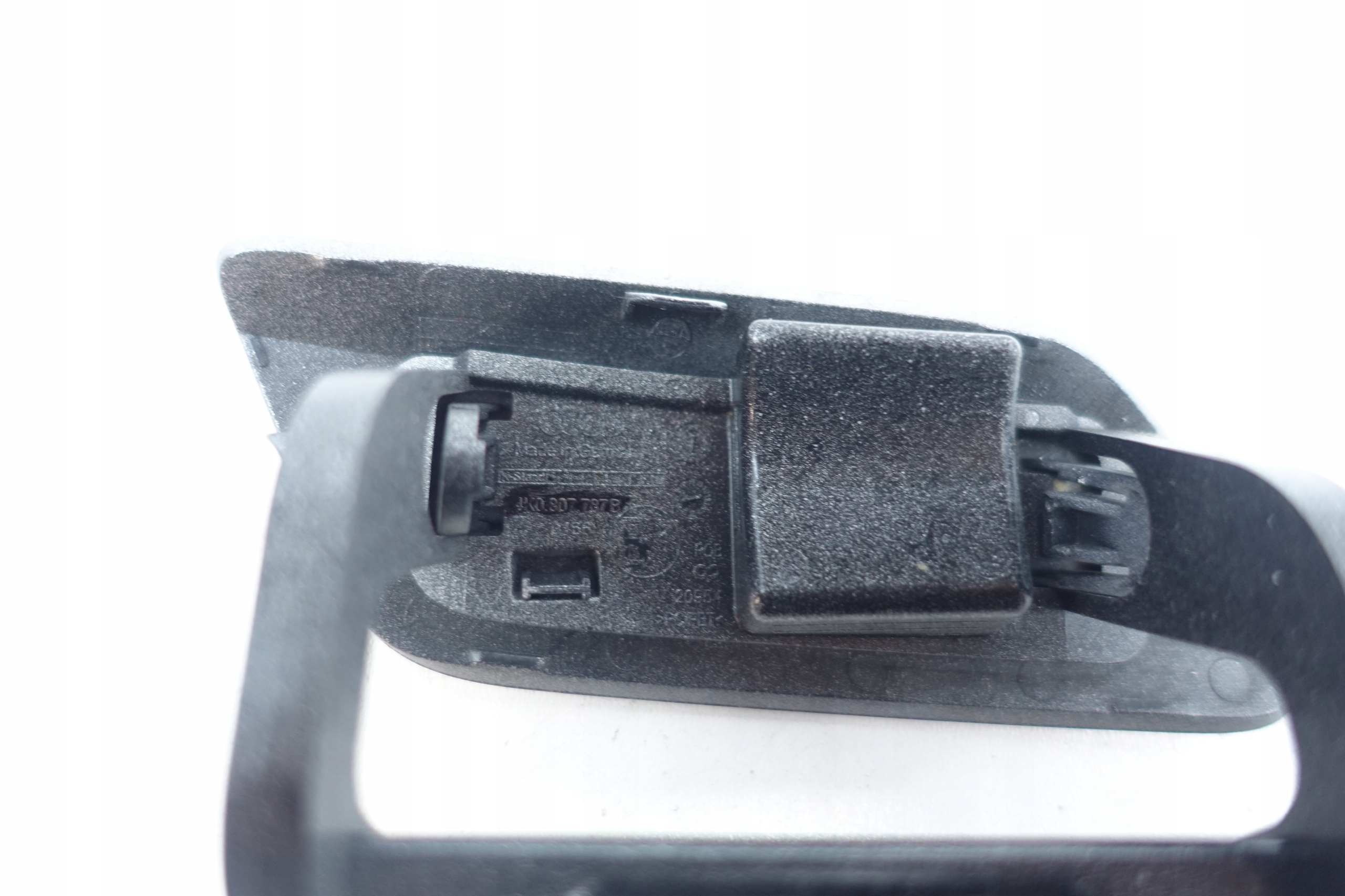 Couvre Lave phare Gauche AUDI A6 C8 4K0807787B