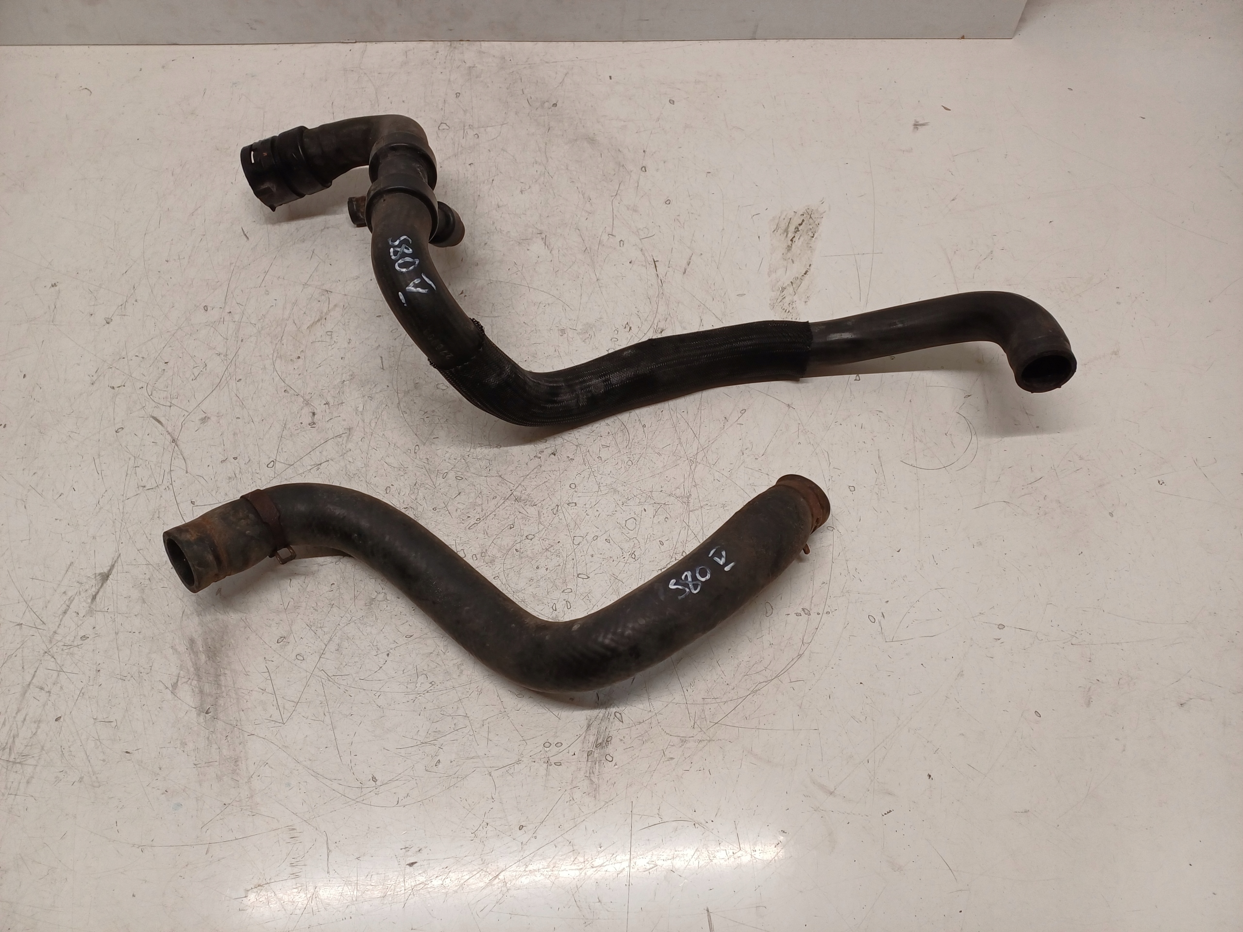 VOLVO S80 2 II V70 III 06- 2.4 D5 WĄŻ PRZEWÓD RURA CHŁODNICY