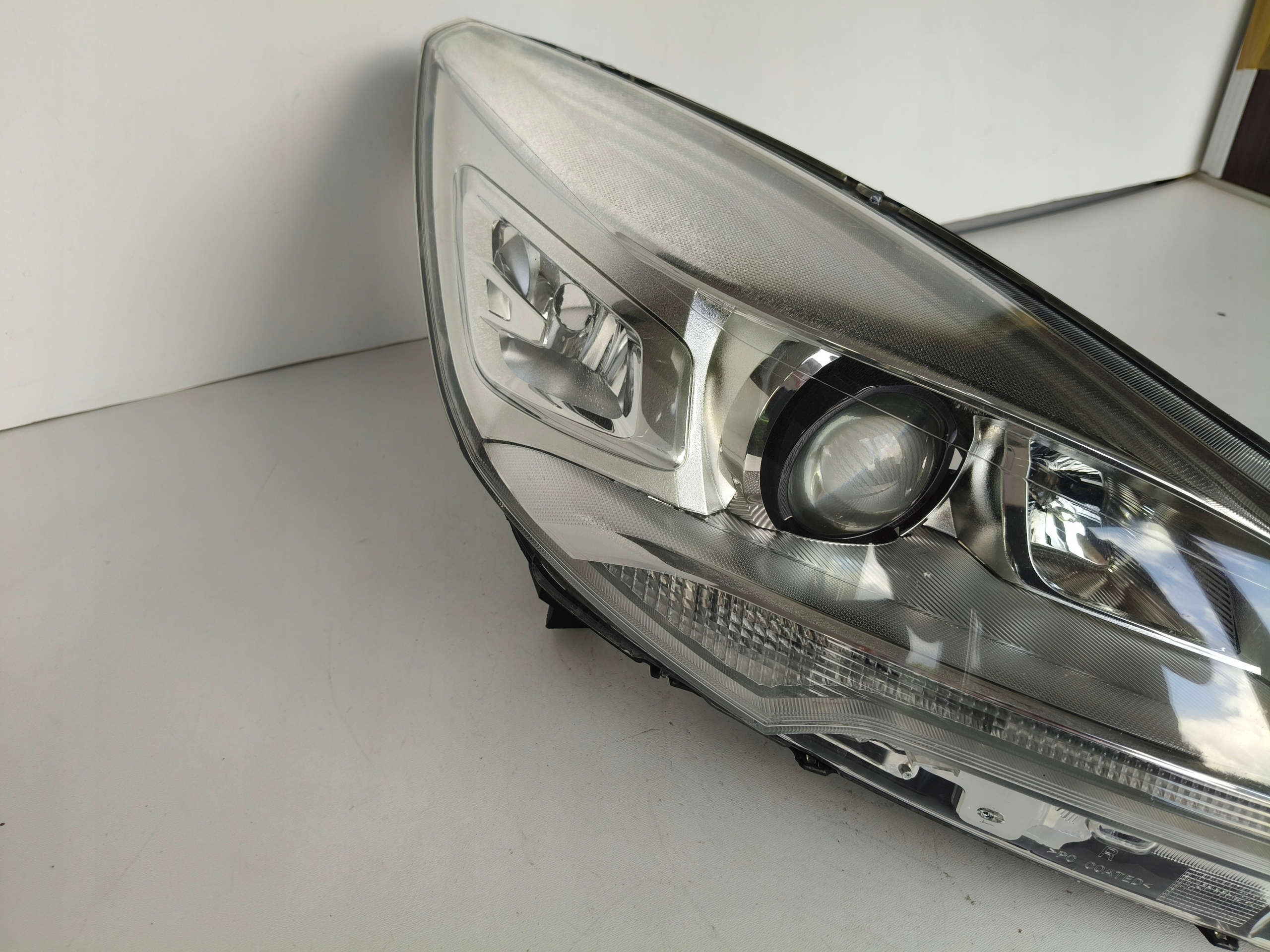 light right REFLEKTOR FORD KUGA MK2 12-16 XENON non-setting