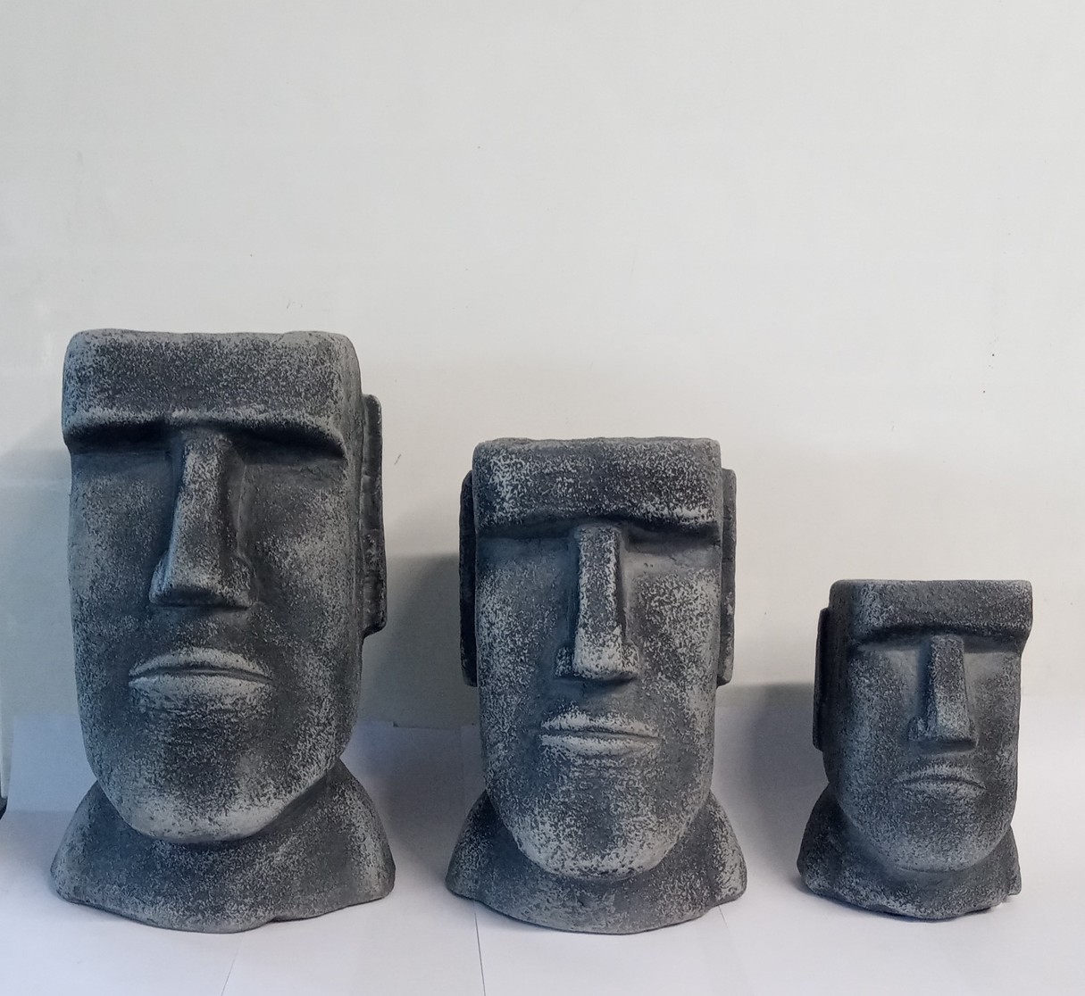 

Osłonka kamienna Moai(A).H-16cm.Czarno-szary