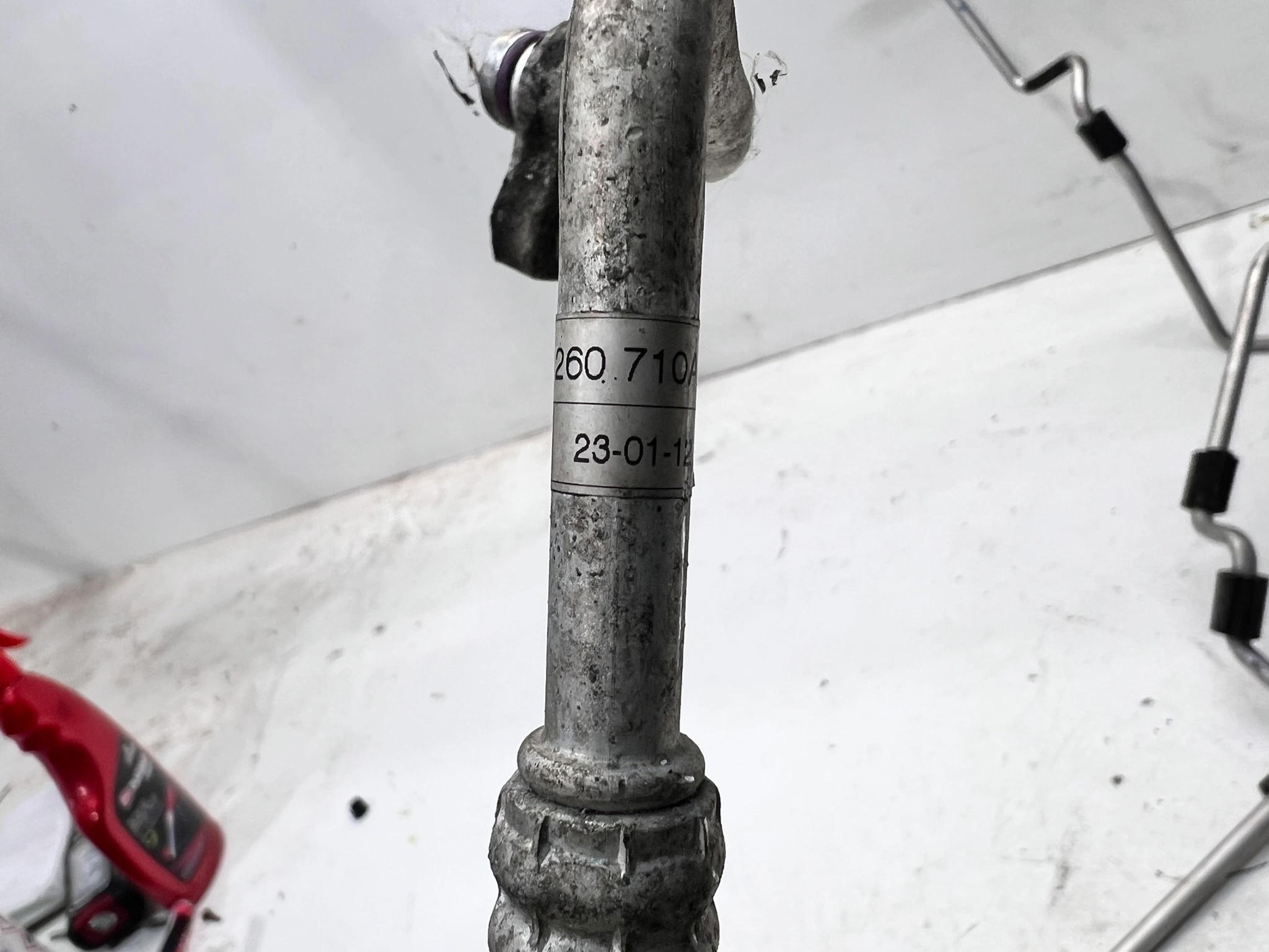 vedení hadice klimatizaci AUDI A4 B8 A5 8T0260710A