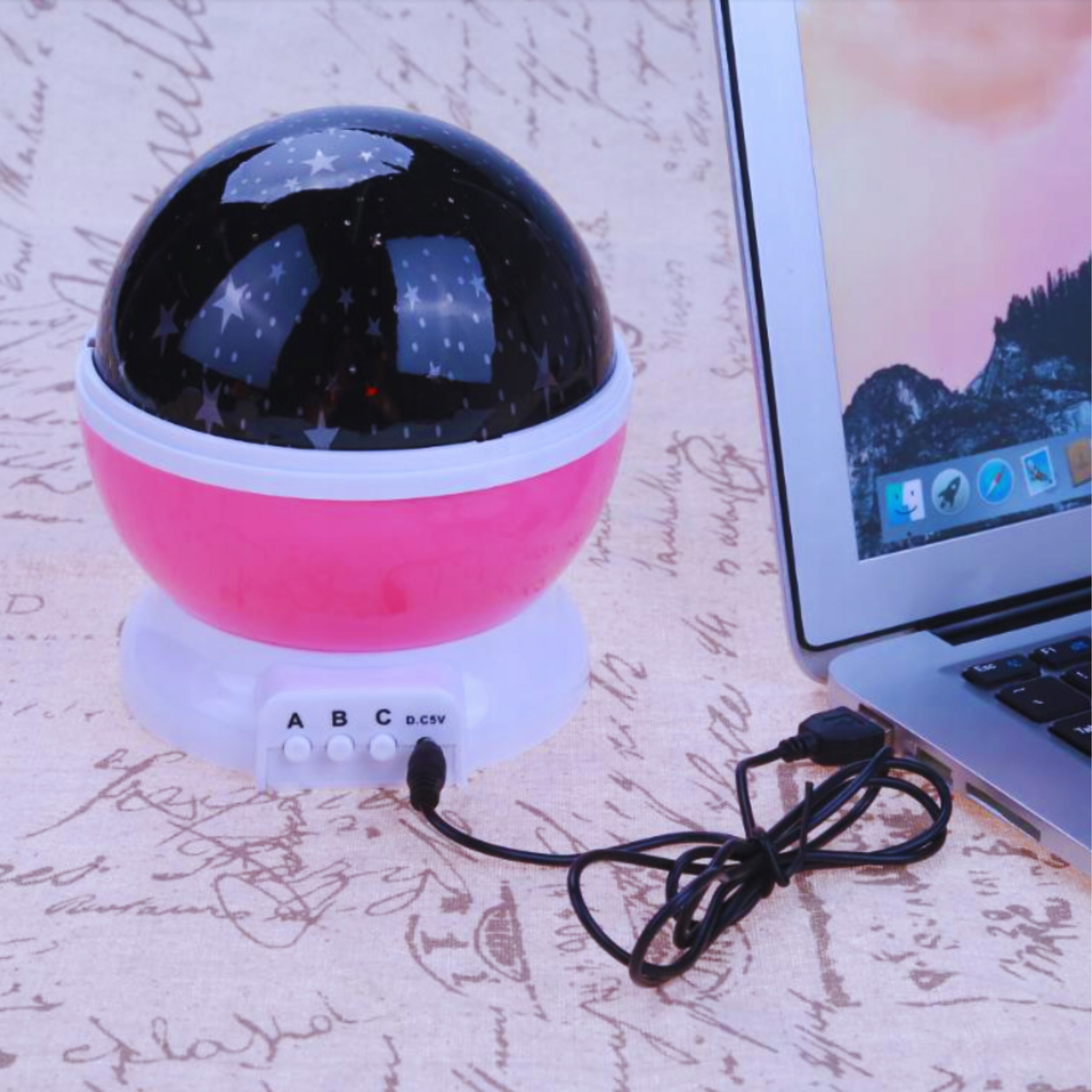 NAKTINĖS ŠVIESOS PROJEKTORIUS DANGAUS ŽVAIGŽDŽIŲ SUKAMOS LEMPOS PROJEKTORIUS VAIKAMS LED Apsaugos informacija CE