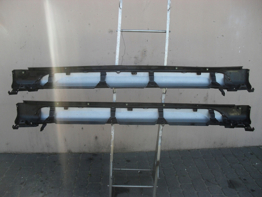 SUZUKI SX4 S-CROSS LISTWA PROGOWA PRAWA 2013- Kolor czarny