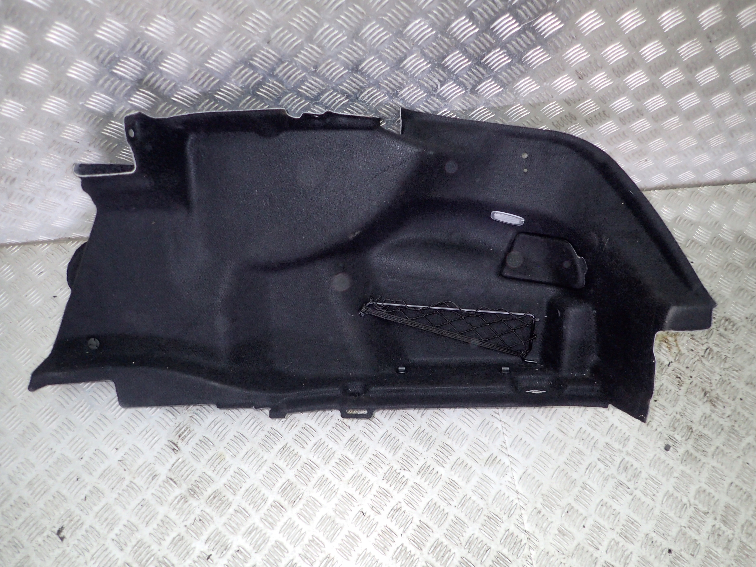 MERCEDES C W205 BOCZEK BAGAŻNIKA TAPICERKA R