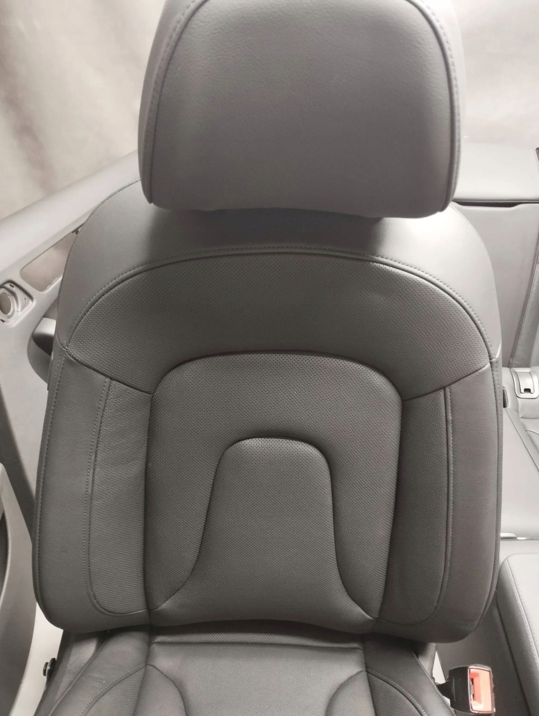Audi A5 8T seats side leather WENTYLOWANE