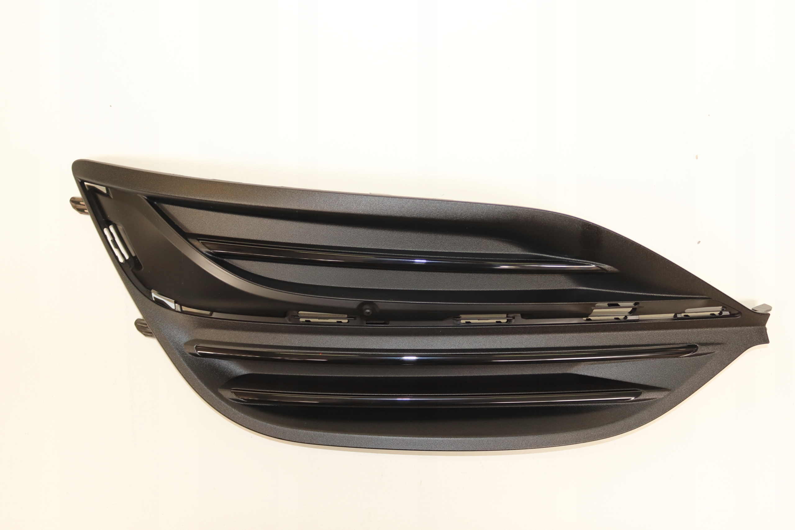 39112403 - OPEL INSIGNIA B РЕШІТКА БАМПЕРА БЕЗ ГАЛОГЕНУ ЛІВА