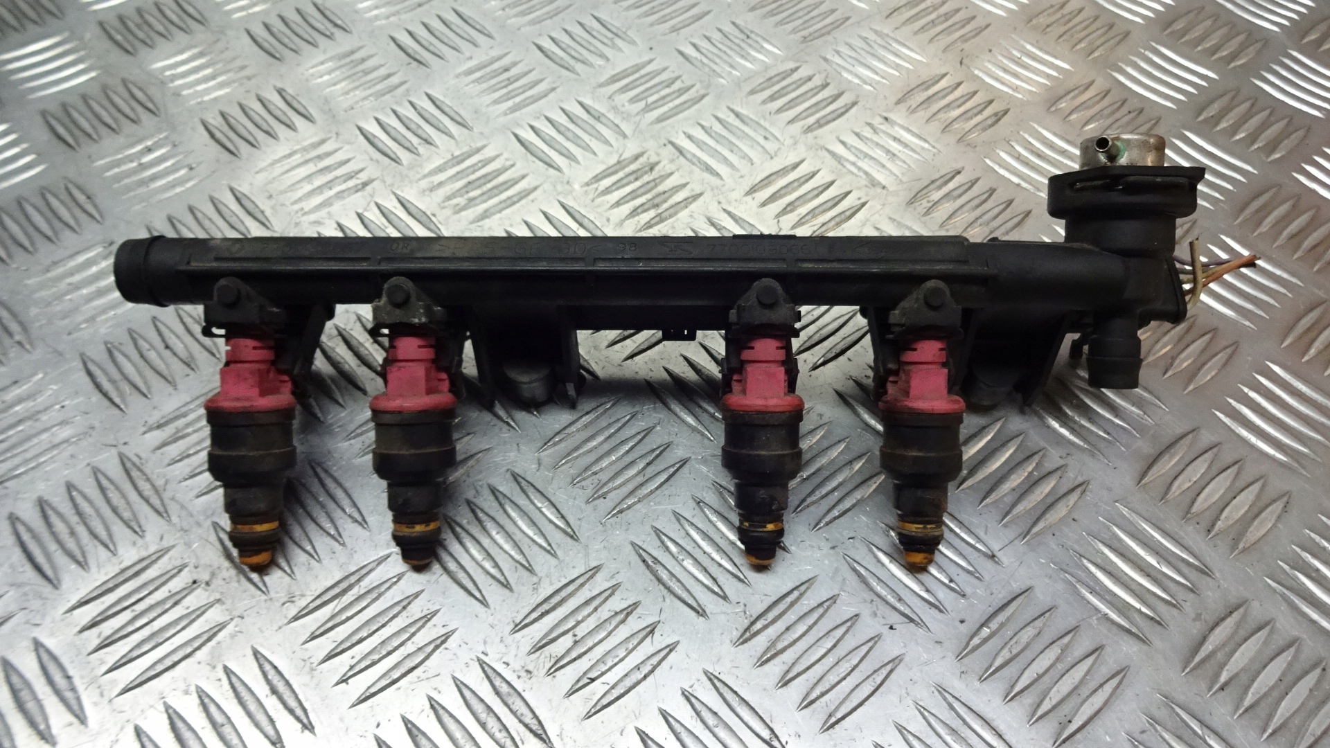 LISTWA WTRYSKOWA RENAULT TWINGO I 1.2 7700875760 Typ silnika Benzyna