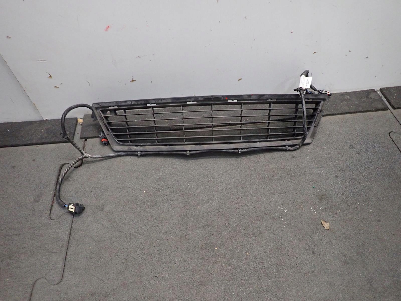 LÜFTUNGSGITTER DER STOSSSTANGE MITTE OPEL TIGRA B 04