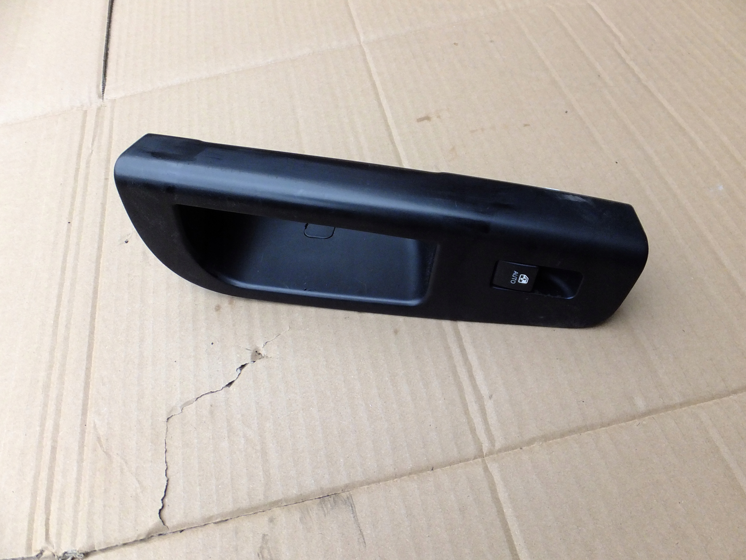 switch button windows right rear part kia ceed and lift 2009r 93575-1H100