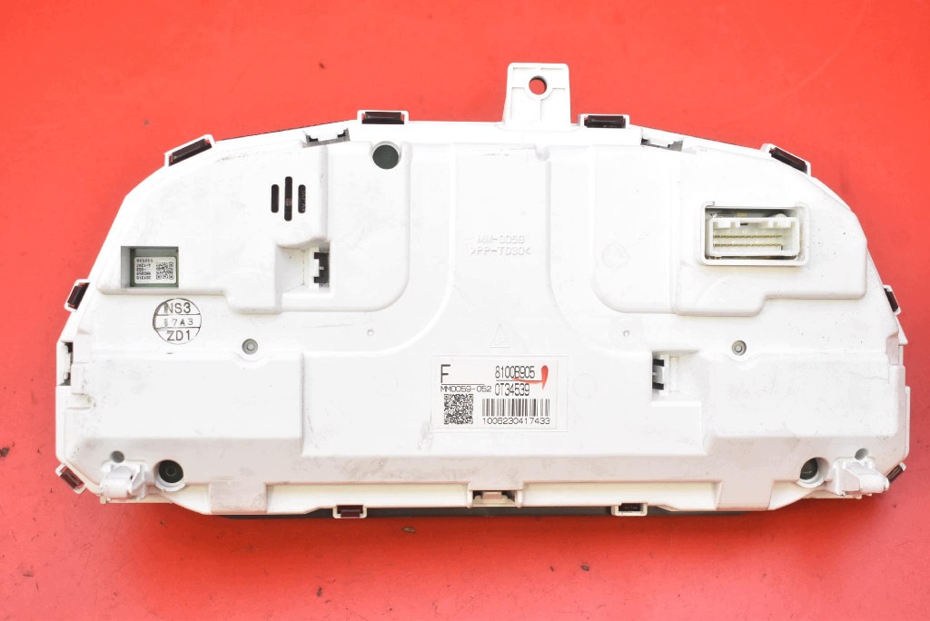 dials dials EU 8100B905 MITSUBISHI OUTLANDER 3 III 2.0 PHEV 121 KM 4WD