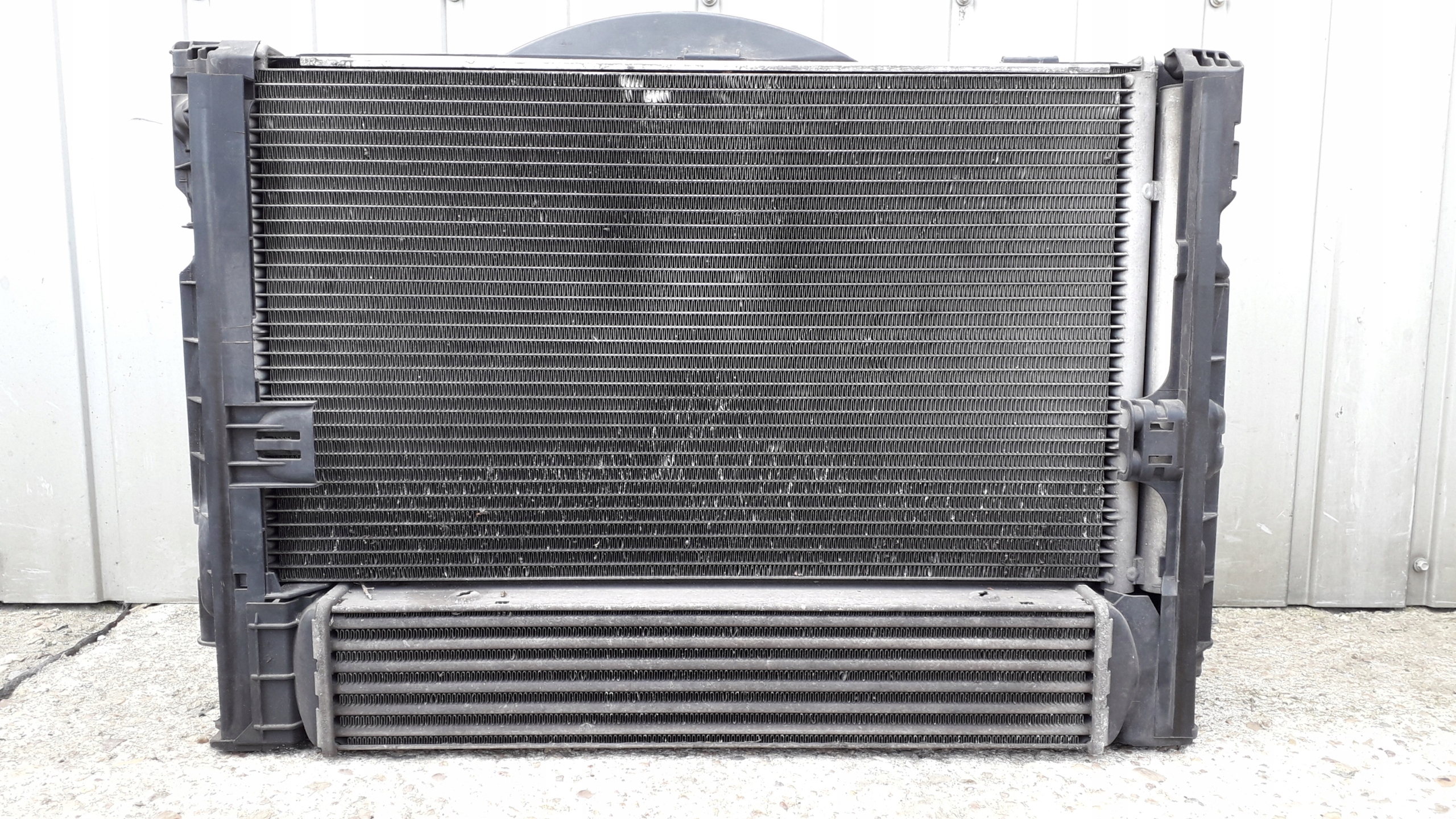 BMW 3 E90 E91 2,0D CHŁODNICE WENTYLATOR COOLER KOM