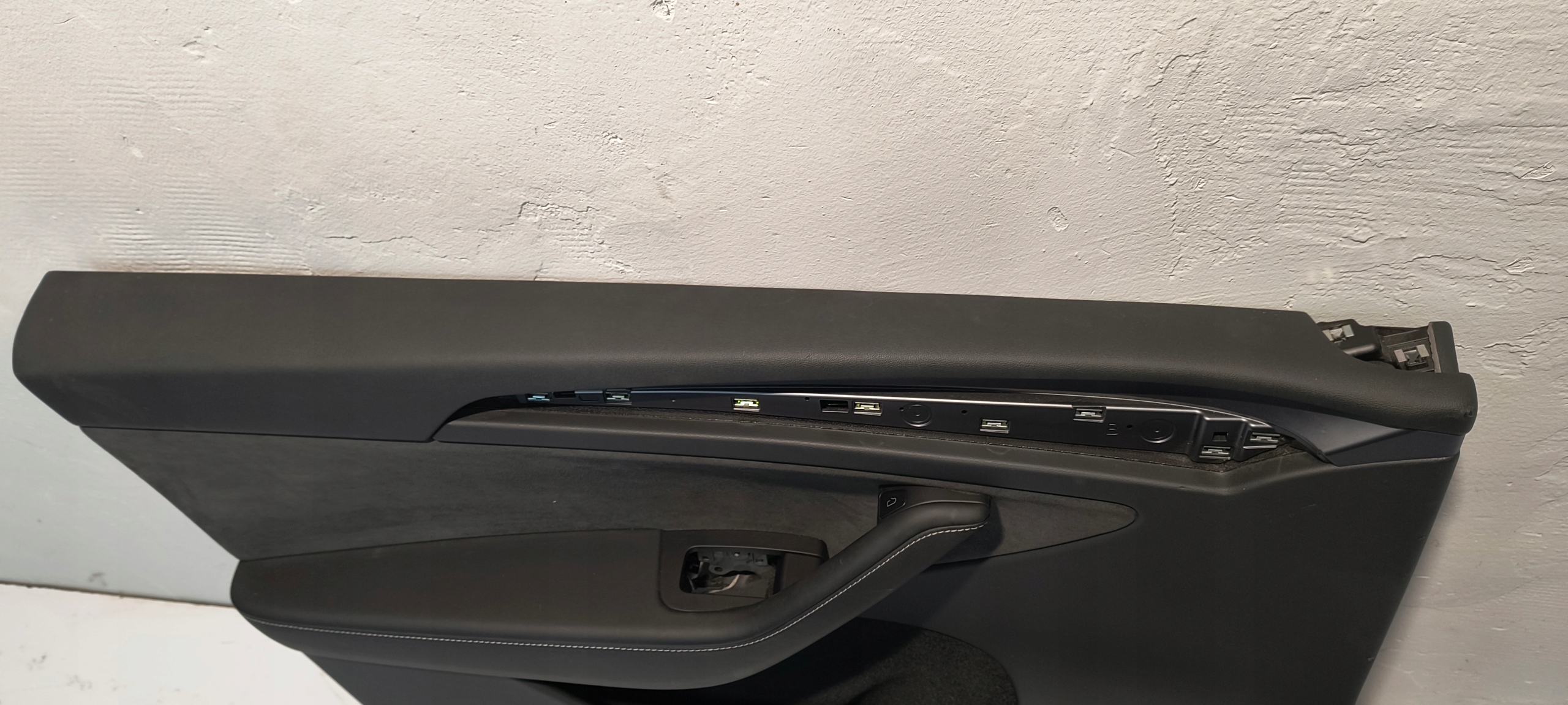обивка дверные карты передний левый tesla MODEL Y`
