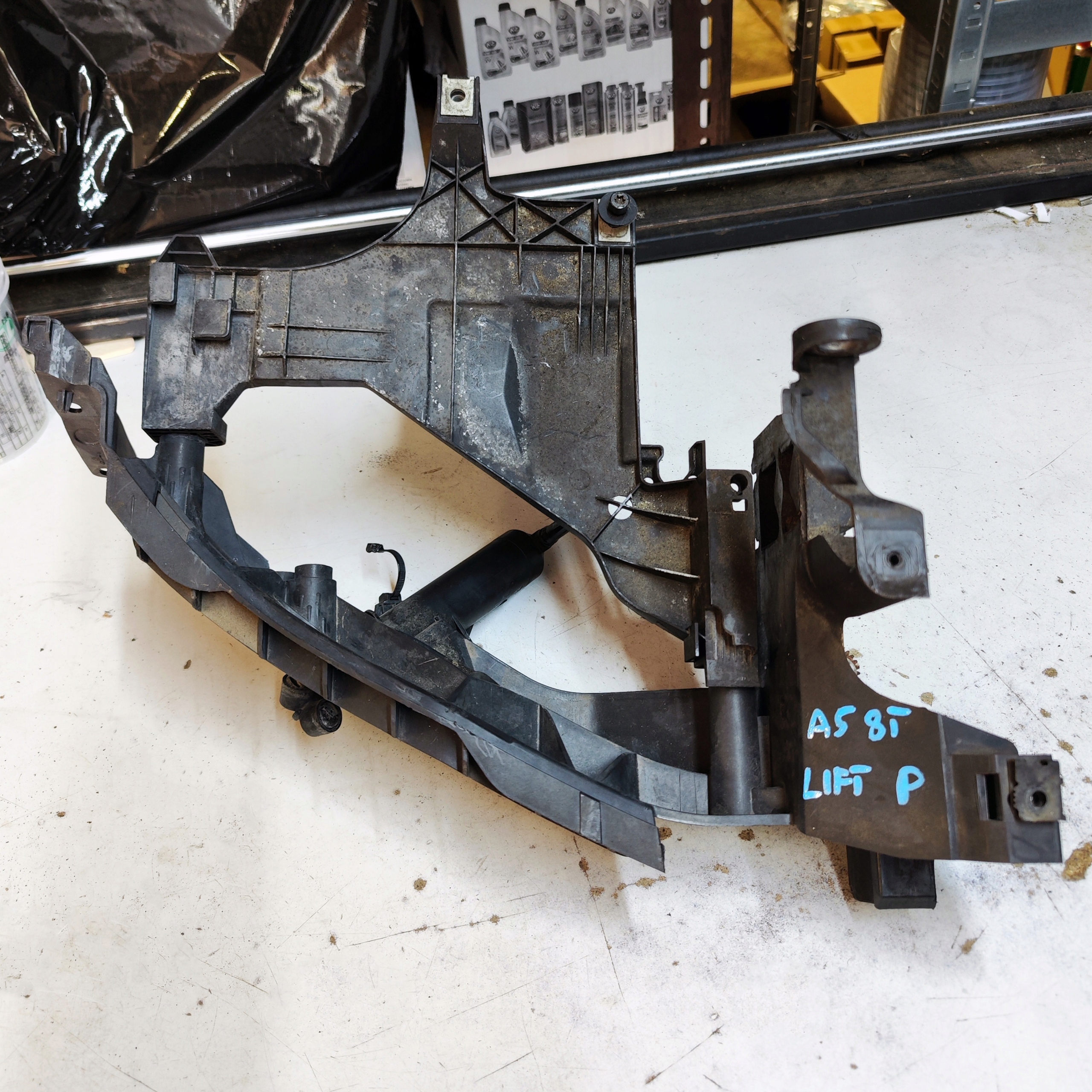 Audi A5t Рестайлинг slizg фары правый dyszat0805608r