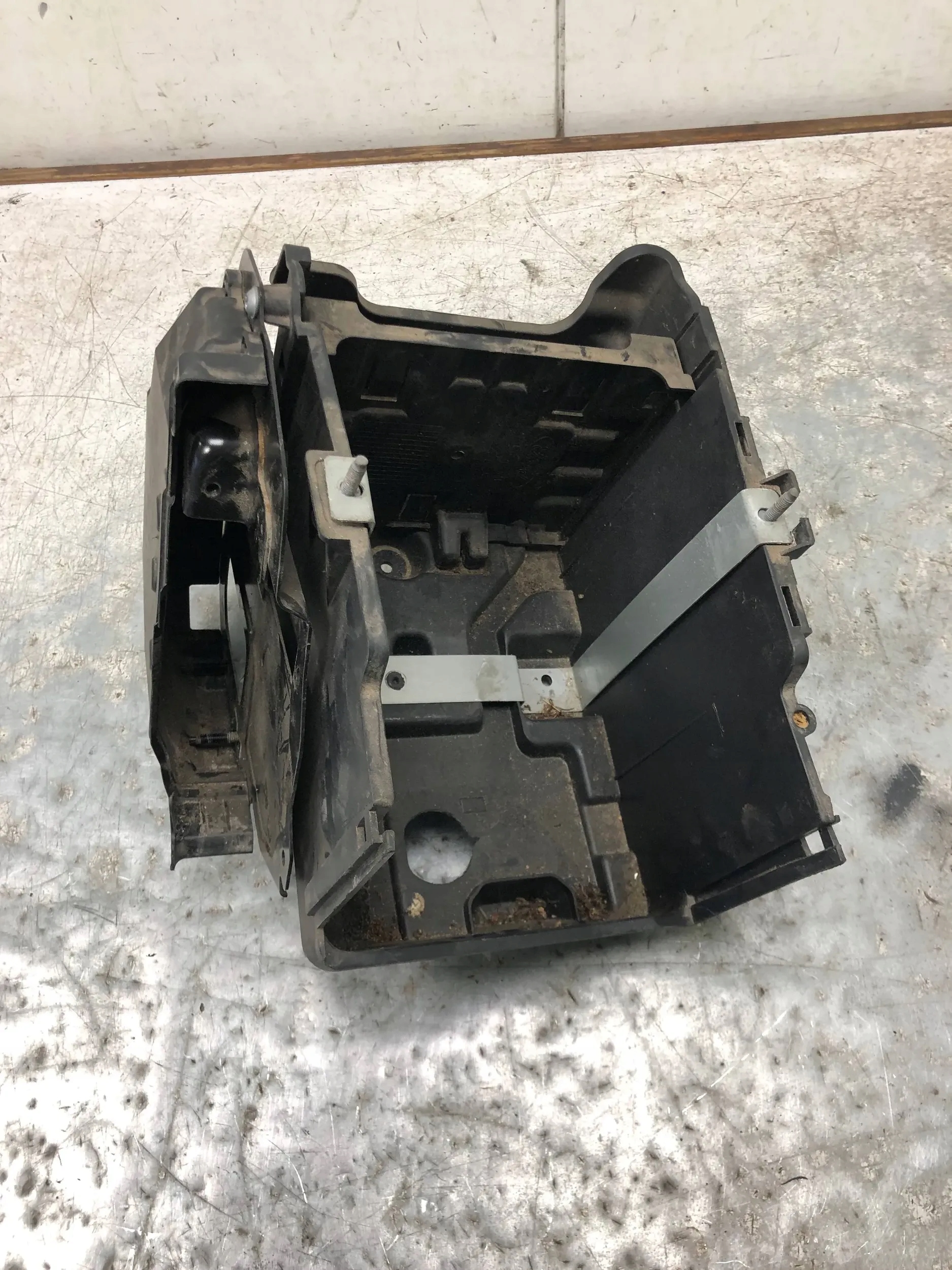obal akumulátoru FORD FIESTA MK7 8V21-10723-BC 8V21-12A692-DA