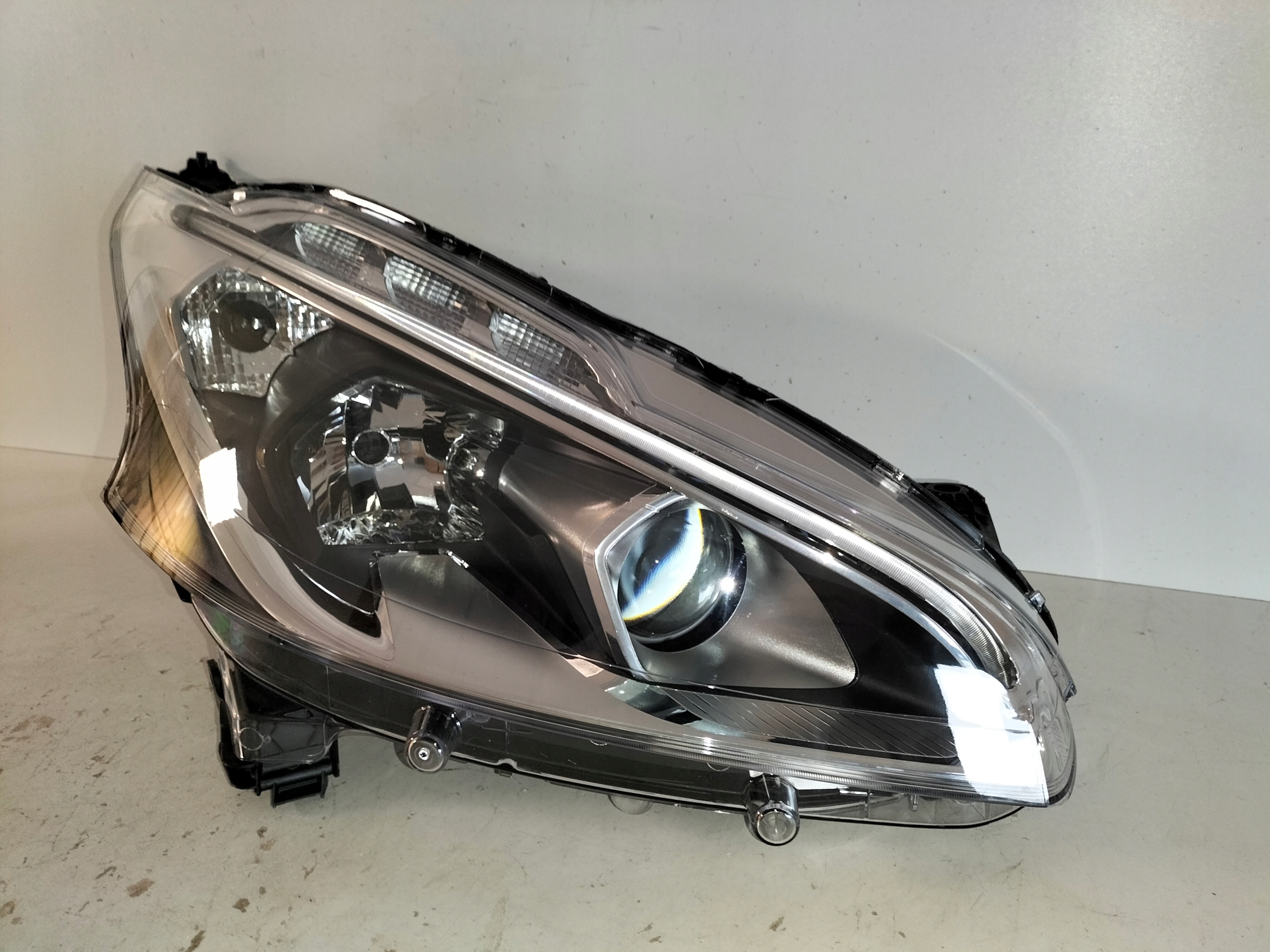 light front reflektor right PEUGEOT 208 LIFT 15-19