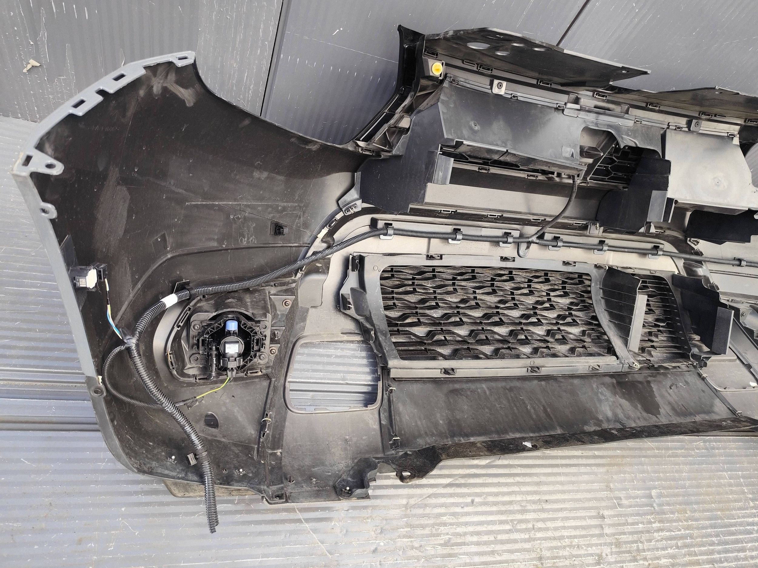DACIA DUSTER II LIFT front bumper KAMERA 2xPDC complete DEMONTAZ