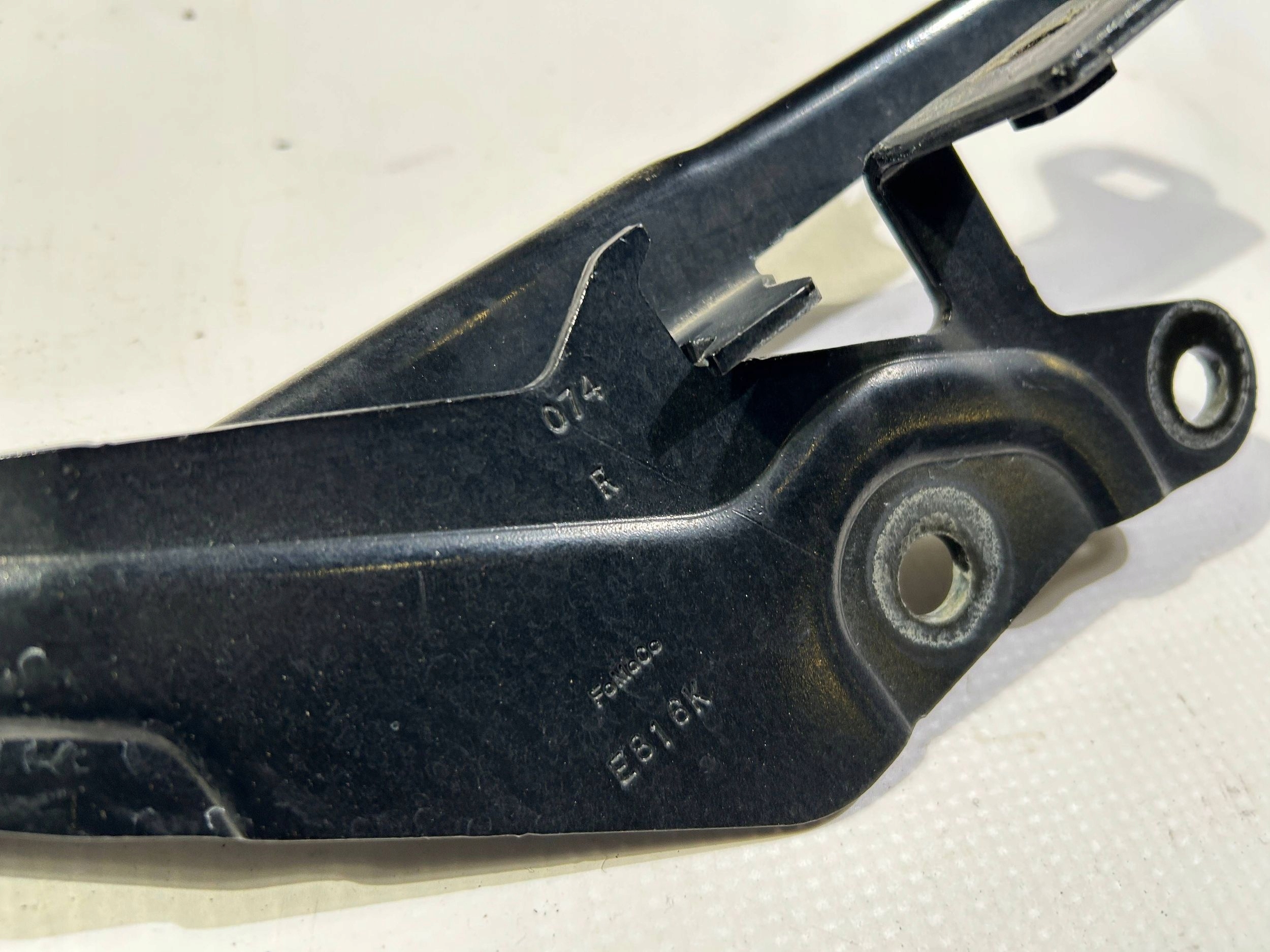 hinge bonnets right pokrywy of the engine Ford Mustang 2015