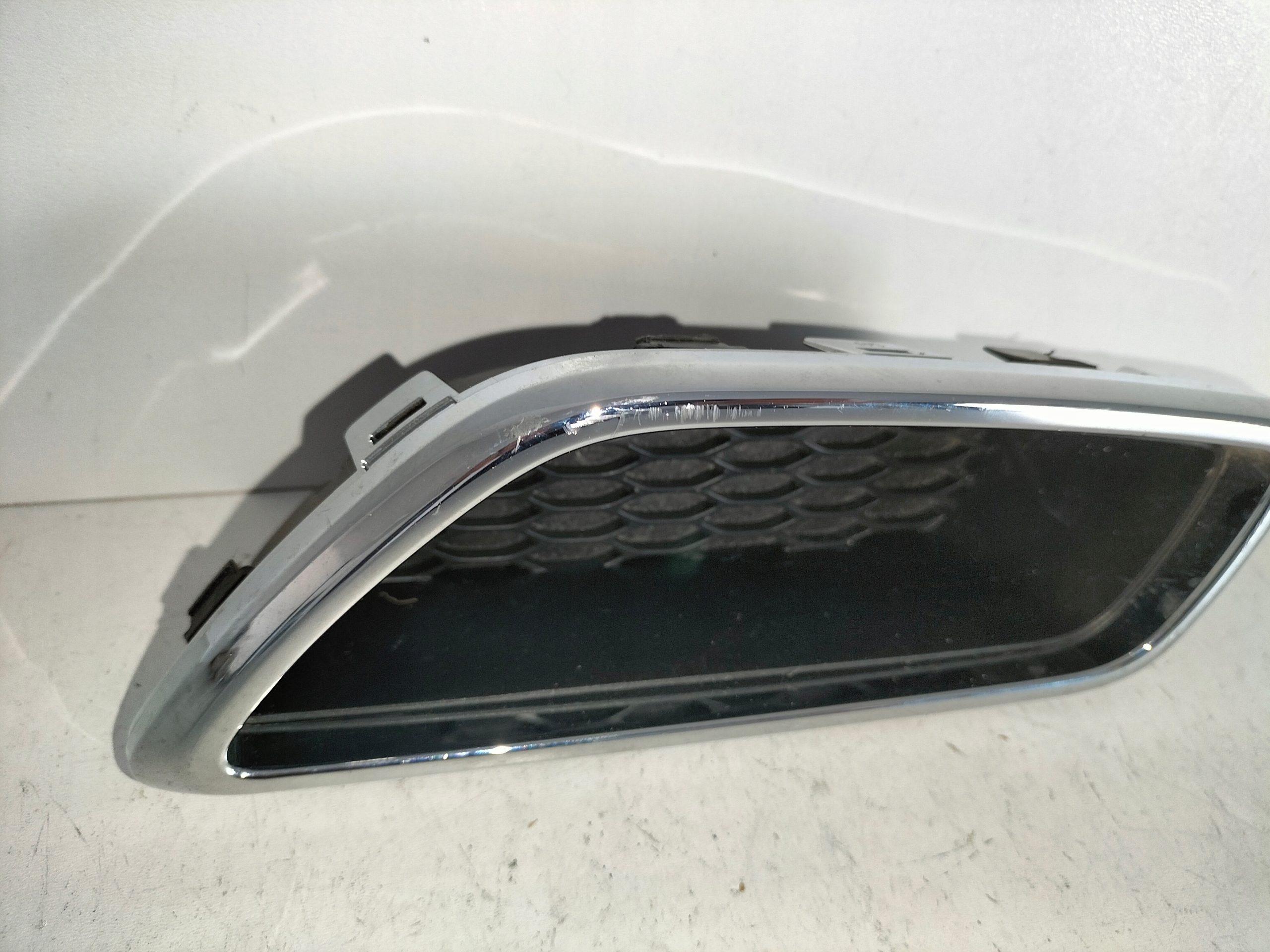 grille grid of a bumper rear part left KIA X-CEED XCEED 19
