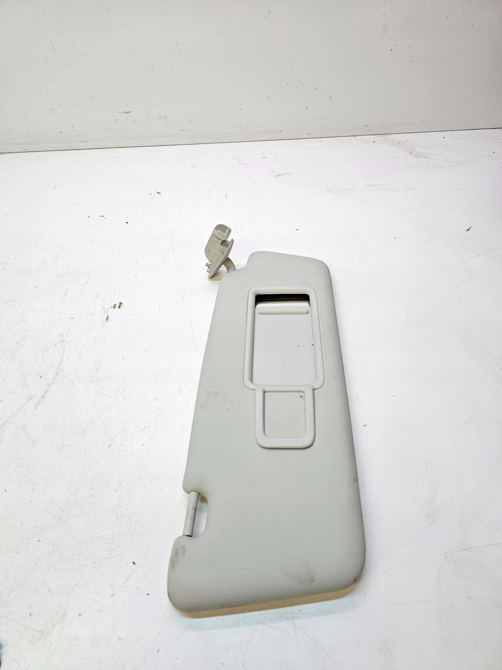 BLENDE ABDECKUNG PRZECIWSLONECZNA RECHTS AUDI A4 B8 8K0857552AE 8S0