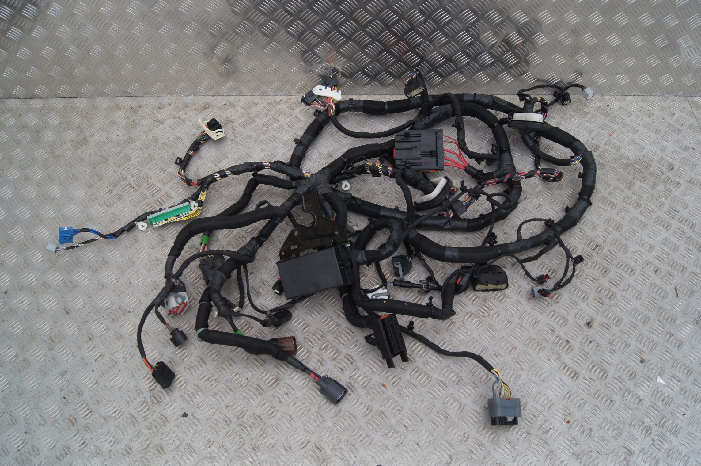 Jeep Grand Cherokee WK2 установка моторного отсека