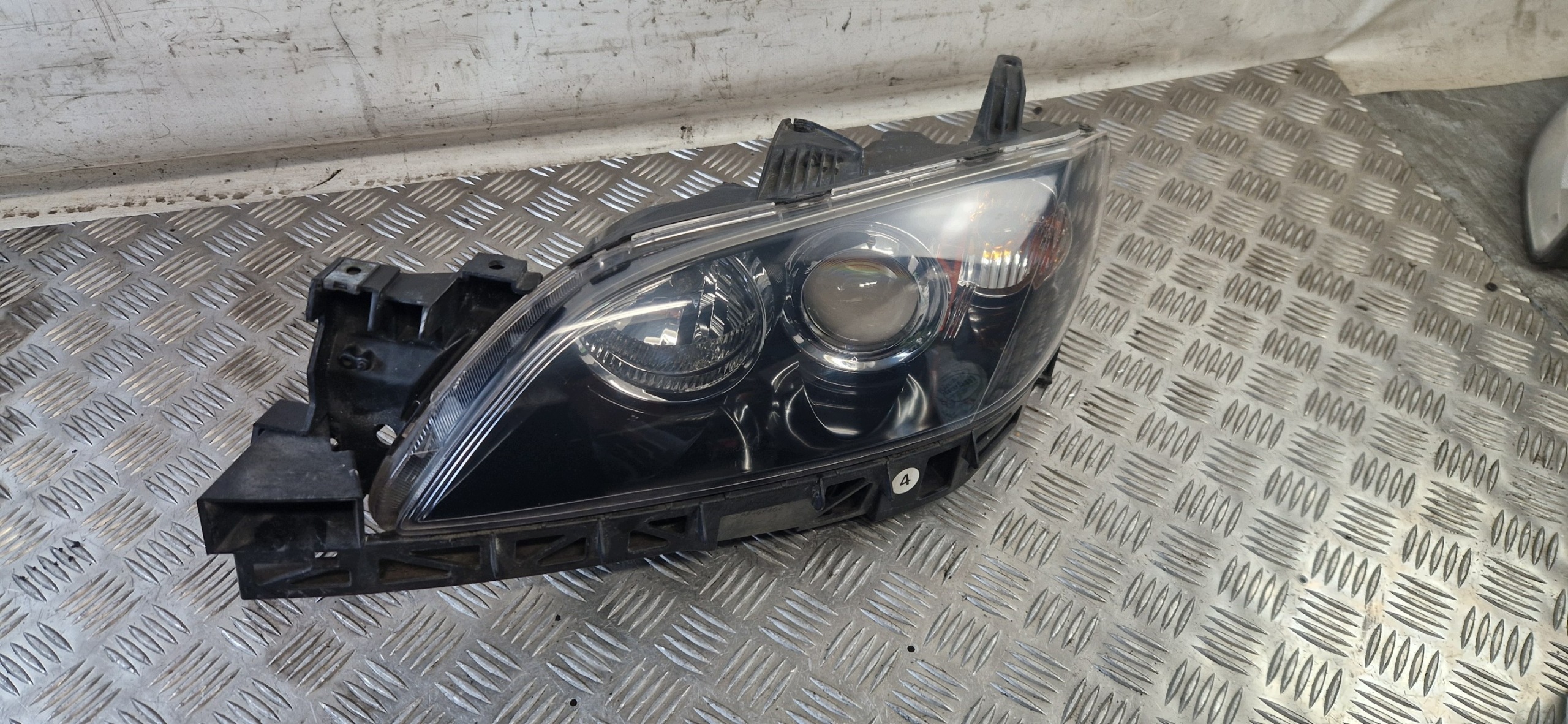 light left front MAZDA 3 2005r