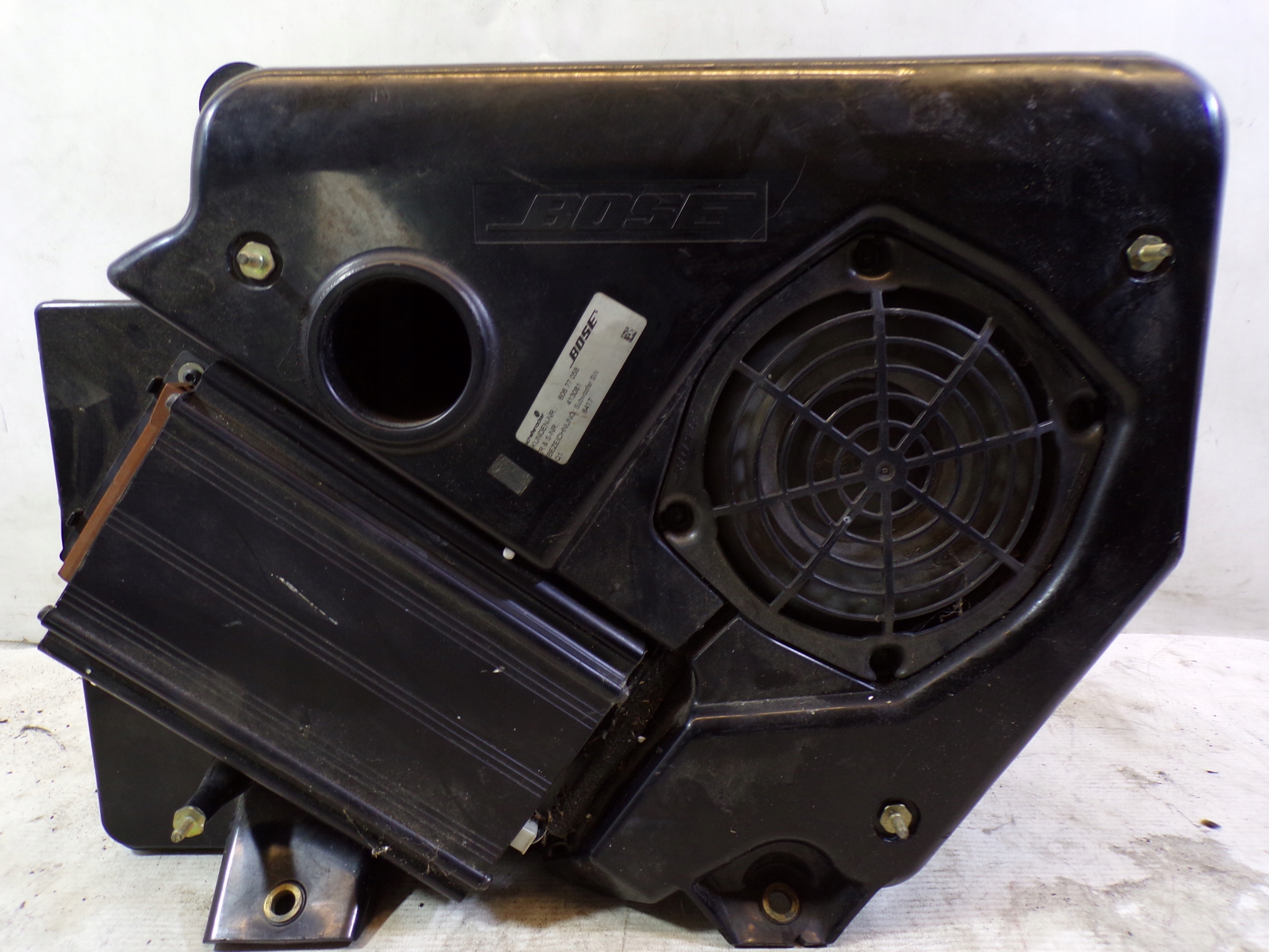 speaker NISKOTONOWY SUBWOOFER BOSE ALFA ROMEO 156 60677058 (K2)