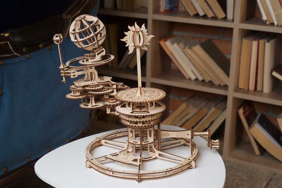 Mechaniczne Tellurium Ugears drewniany model 3d Liczba elementów 249