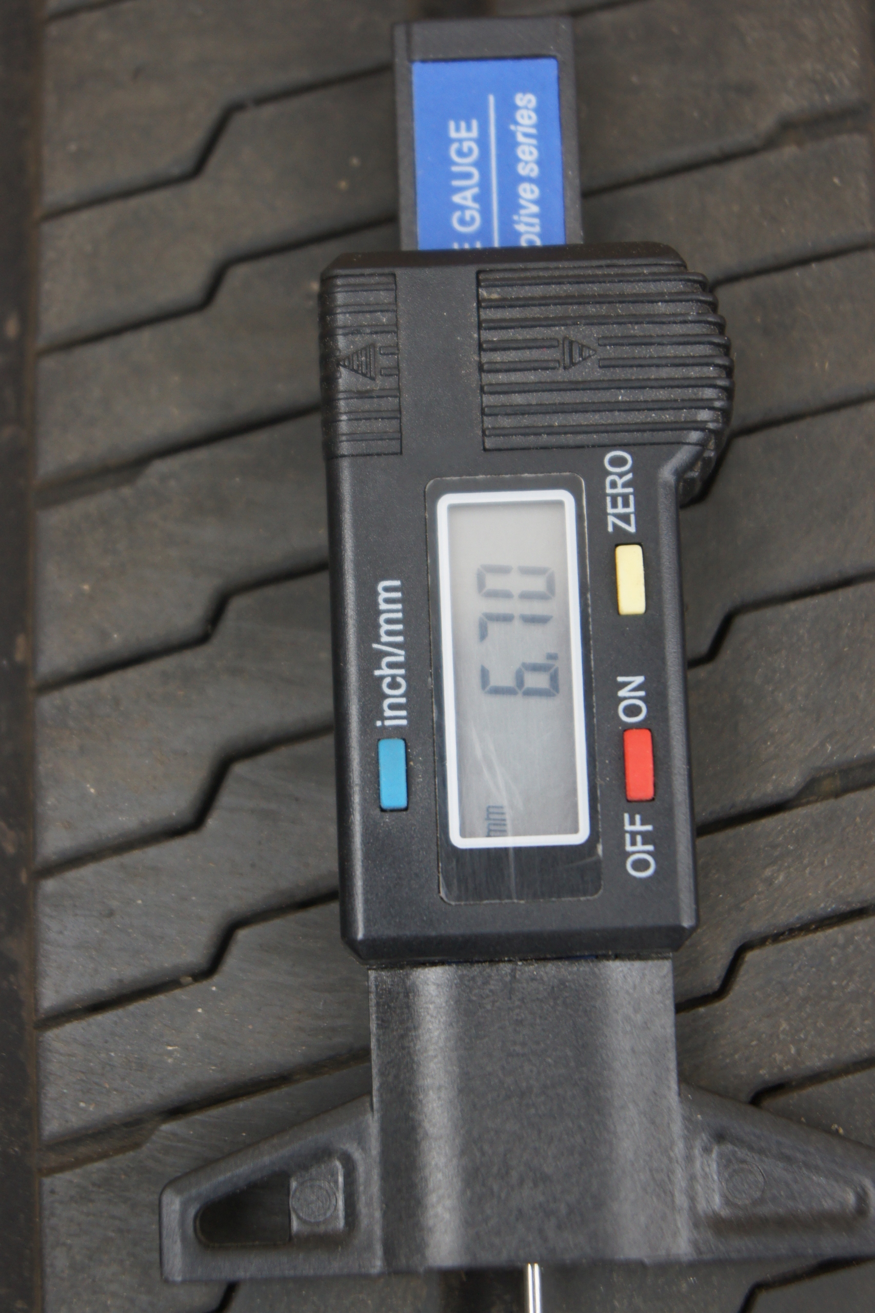 4x OPONY 215/60R17C CONTINENTAL VANCONTACT LATO Profil opony 60