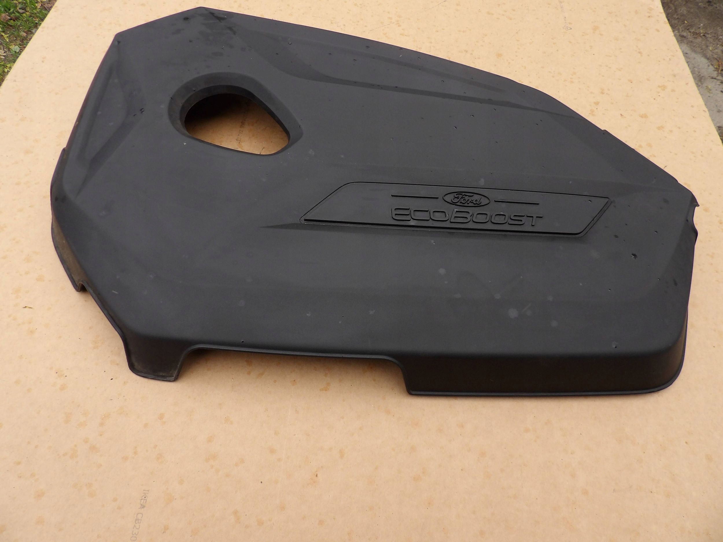 Ford Kuga MK2 1.6 EB 2013 cover upper of the engine
