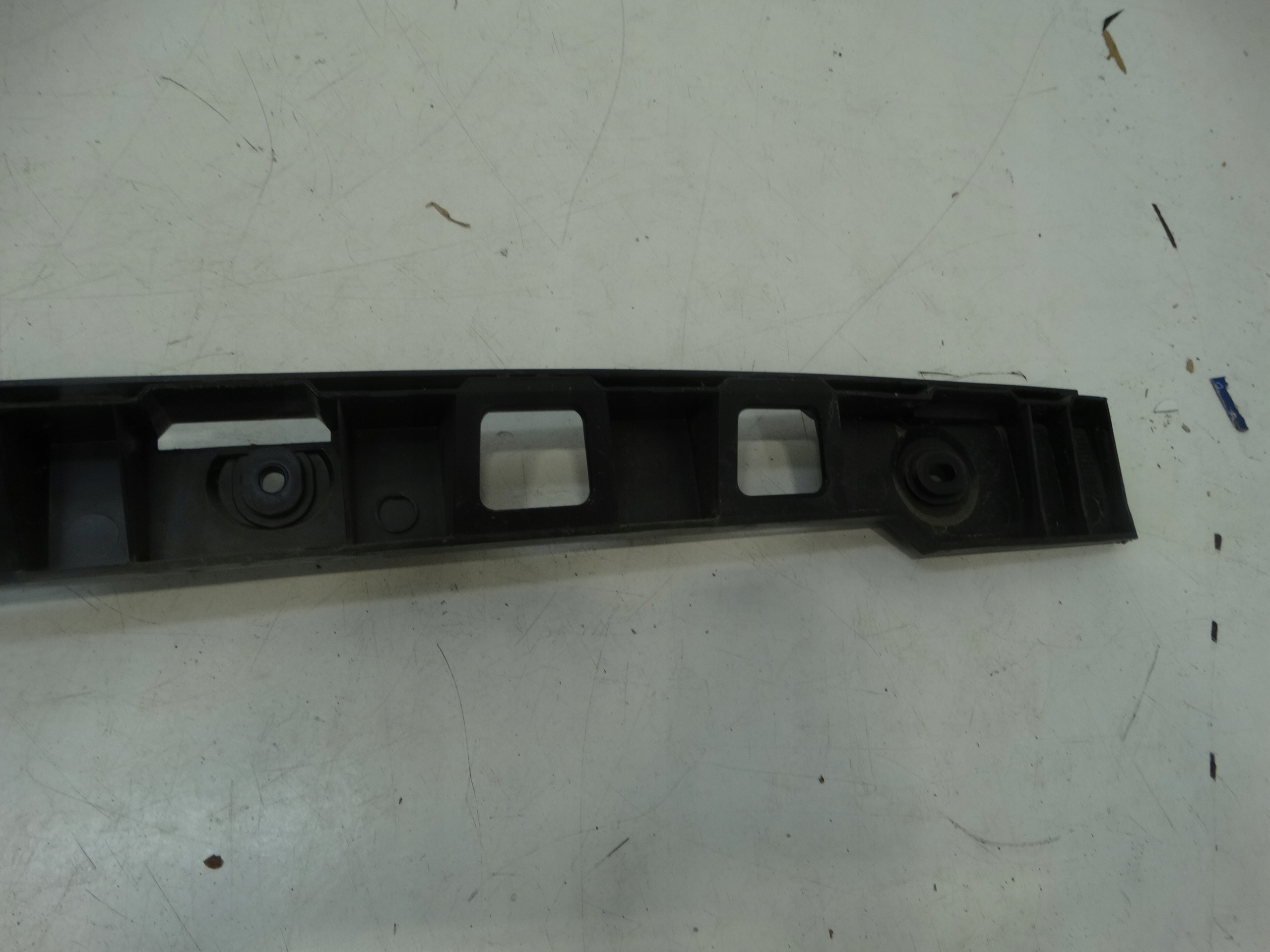 support central of a bumper rear part VOLKSWAGEN GOLF VI plus 5M0807863