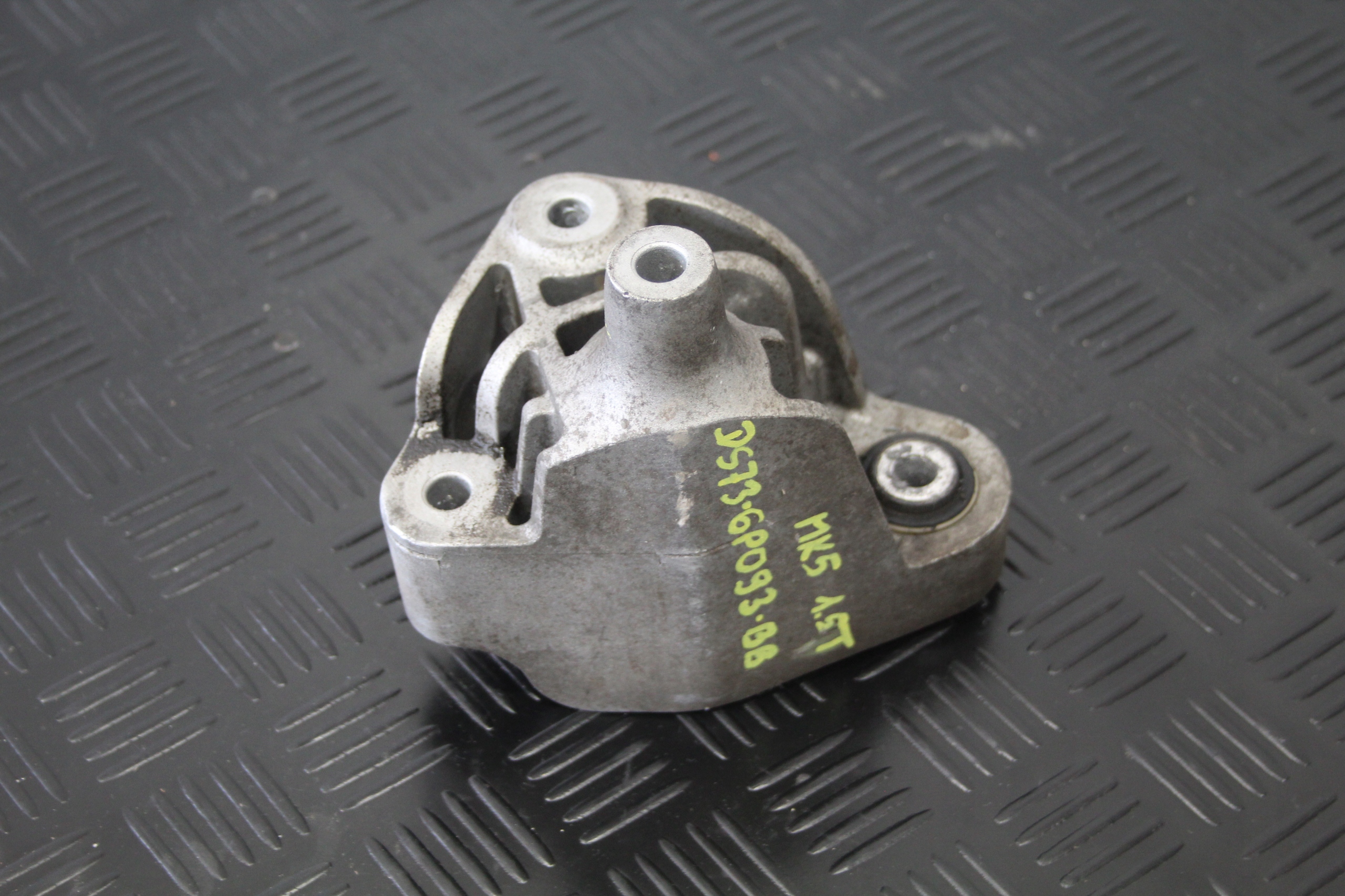 лапа крепление Двигателя FORD MONDEO MK5 DS73-6P093-BB