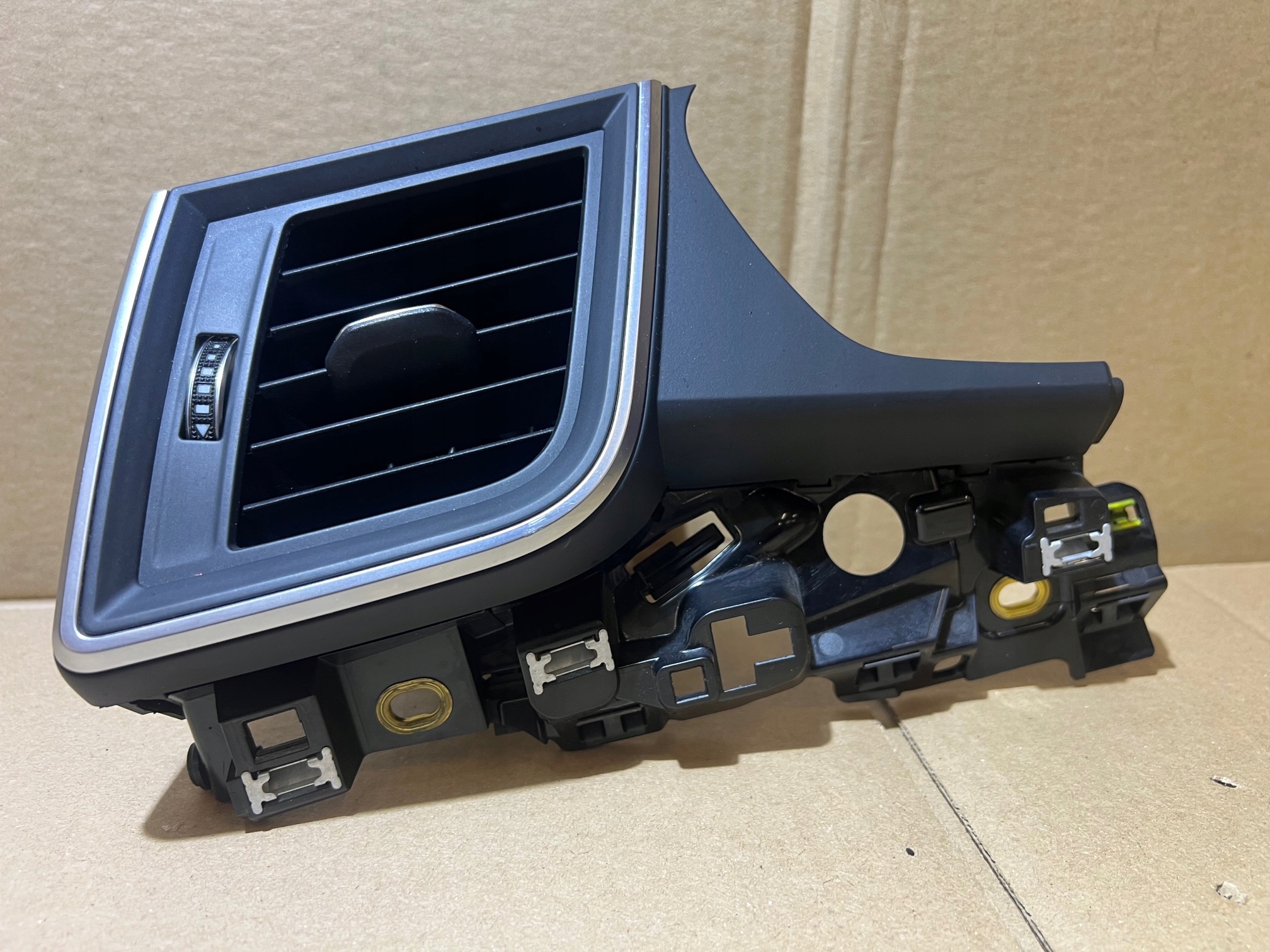 AUDI Q5 80A left grid air conditioning devices 80B820901