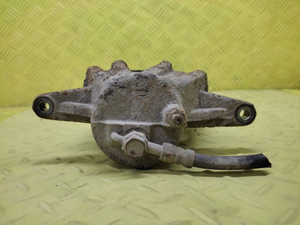 TOYOTA AVENSIS T25 2.0 D4D caliper brake right front