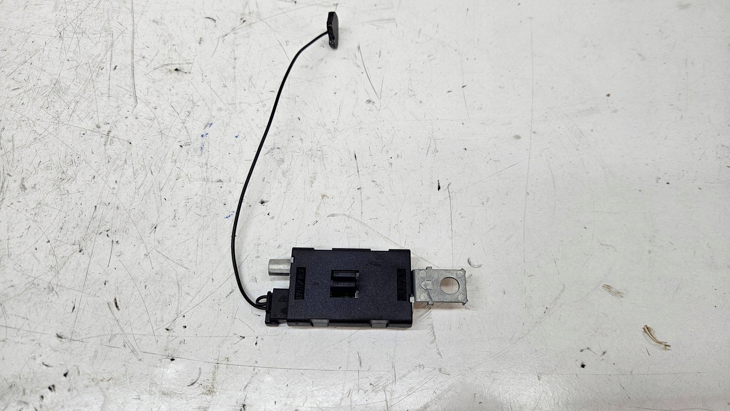 Peugeot 3008 II 2 16- 9678017080 amplifier anteny bonnet boot