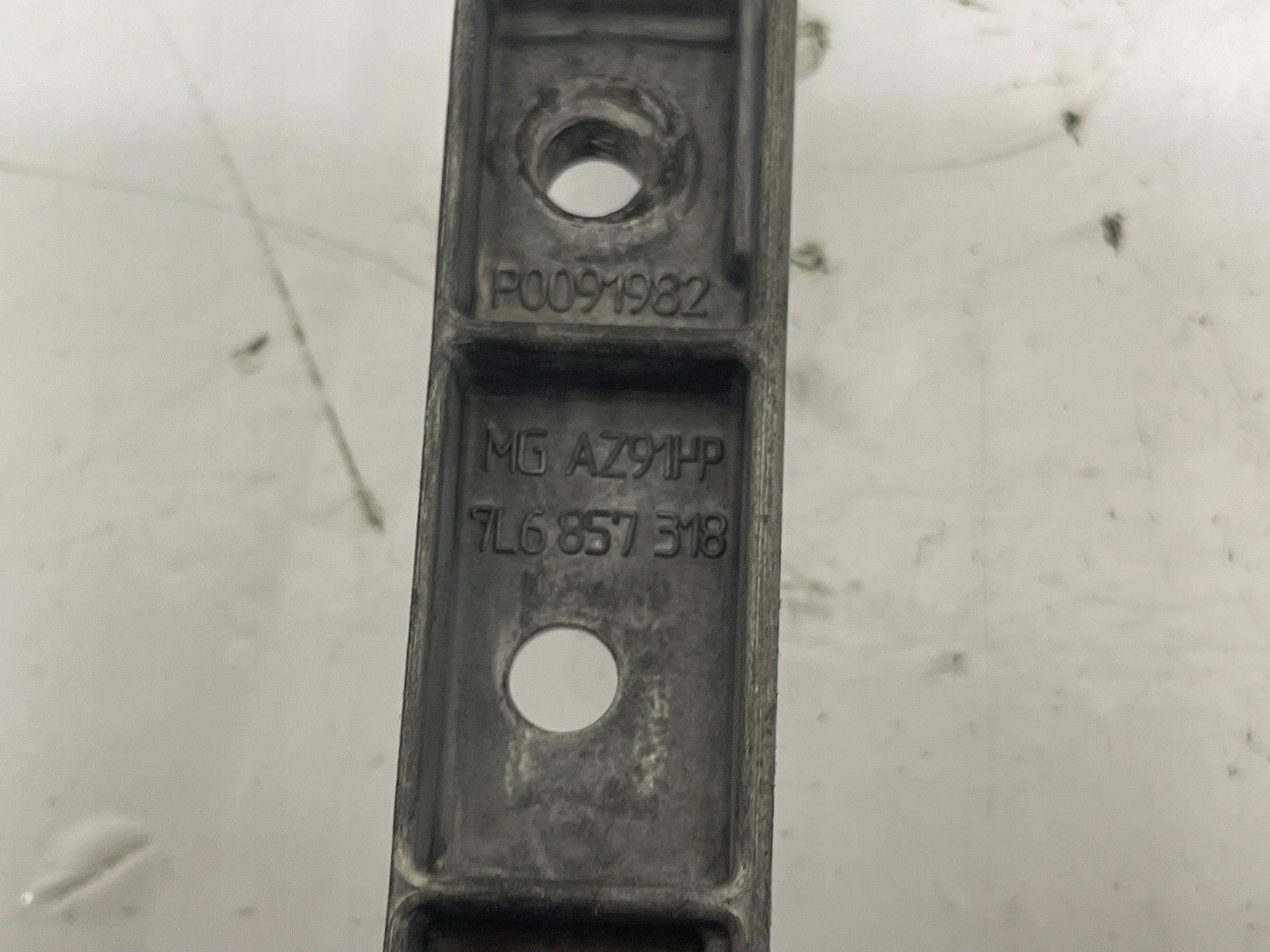 Châssis Support Console RADIA 7L6857318 VW TOUAREG 7L