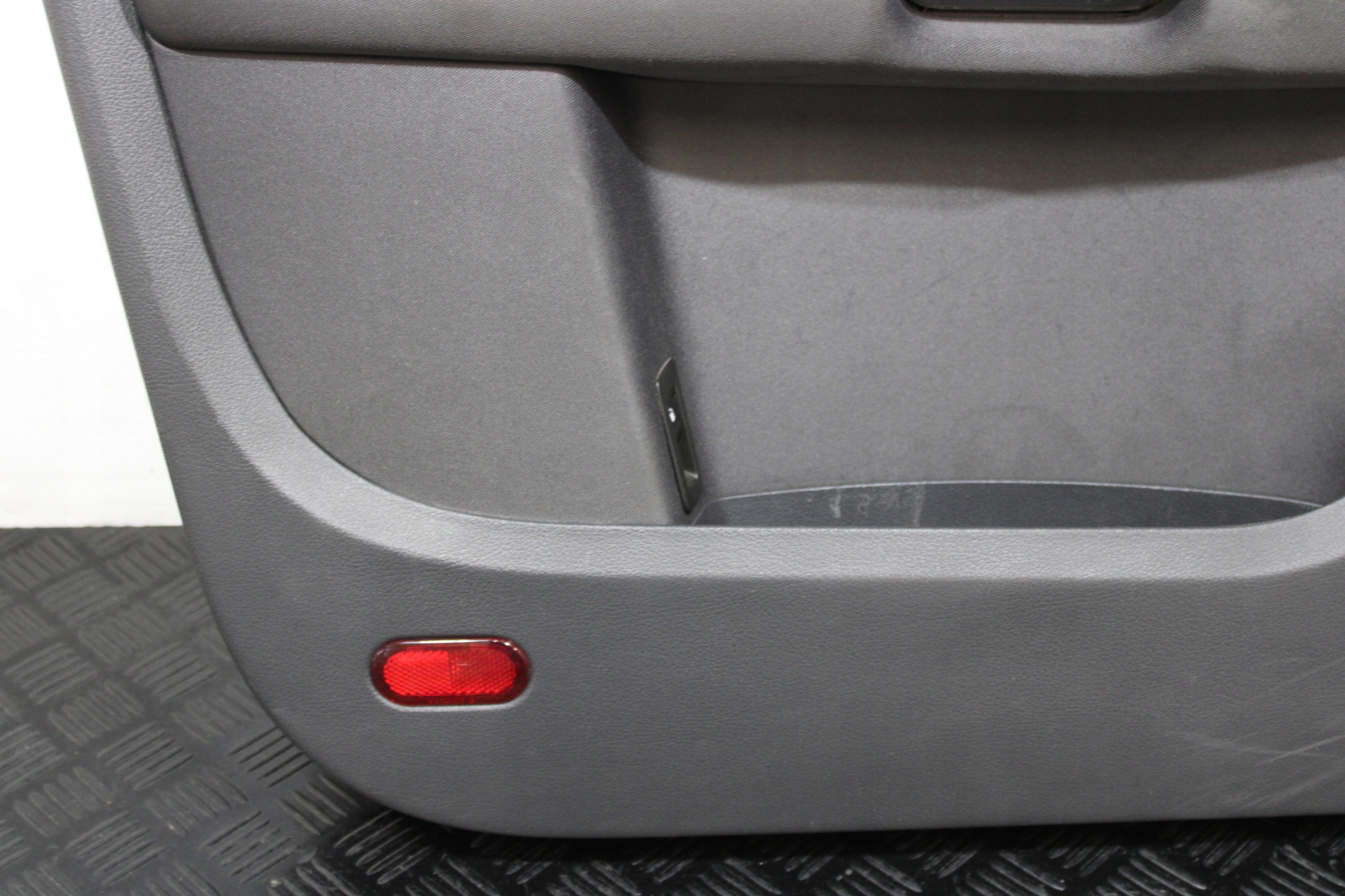 upholstery side door left front VW TOURAN 1T3 1T0 LIFT