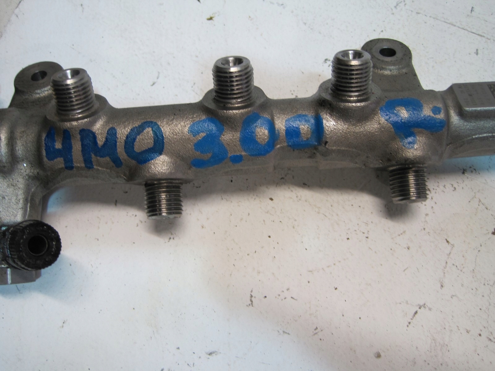 KRAFTSTOFFVERTEILER EINSPRITZLEISTE AUDI Q7 4M0 3,0TDI 059130090ED