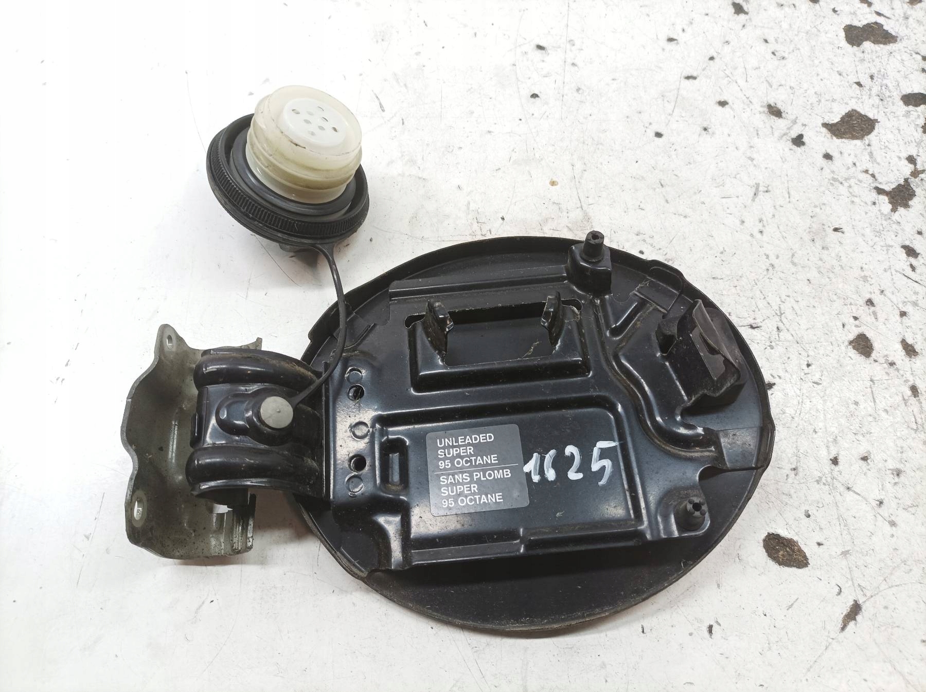 dvířka nádrže paliva Nissan Note a (2004- )