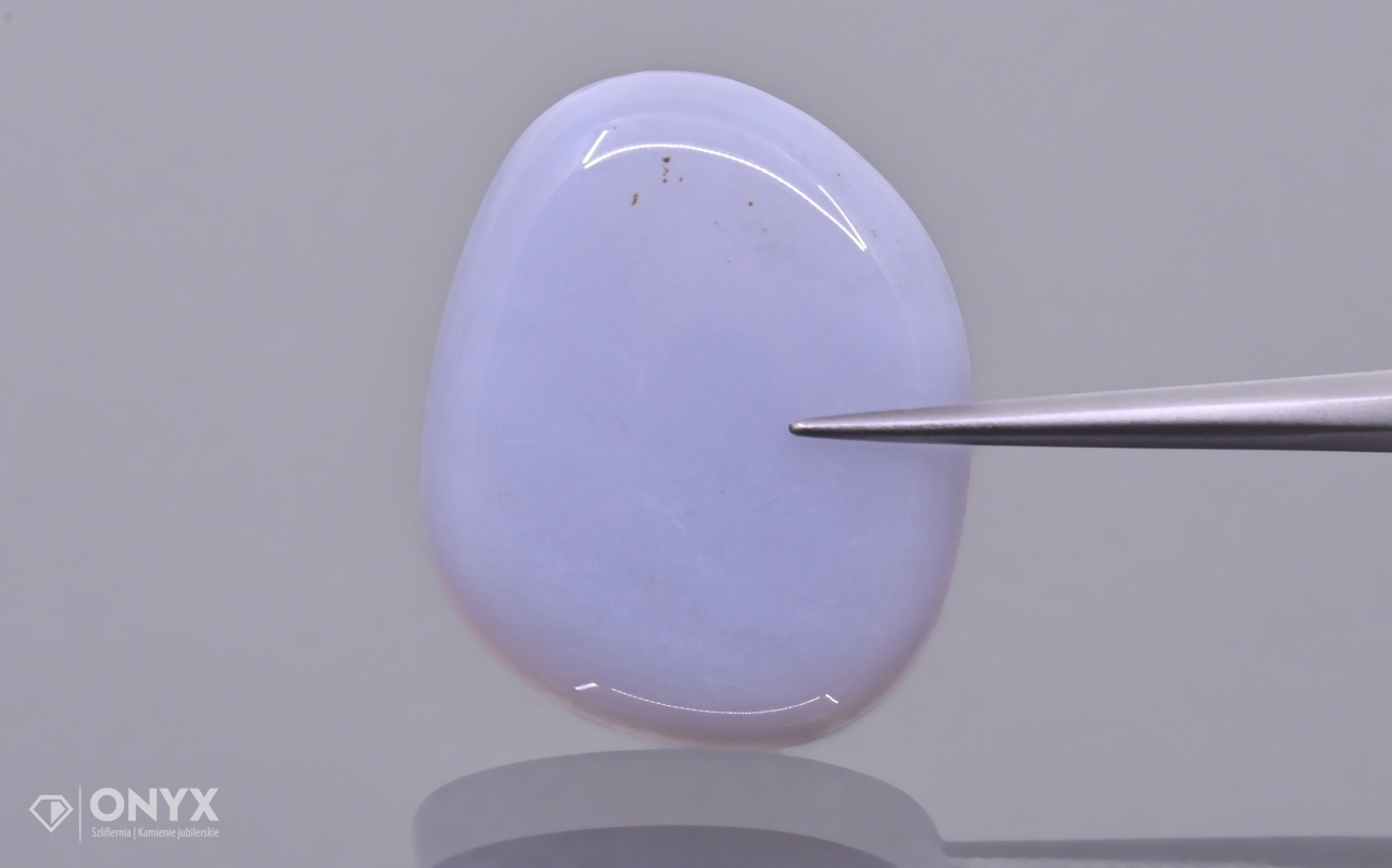 Chalcedon modrá konvexní nepravidelná destička 25,5x22 mm