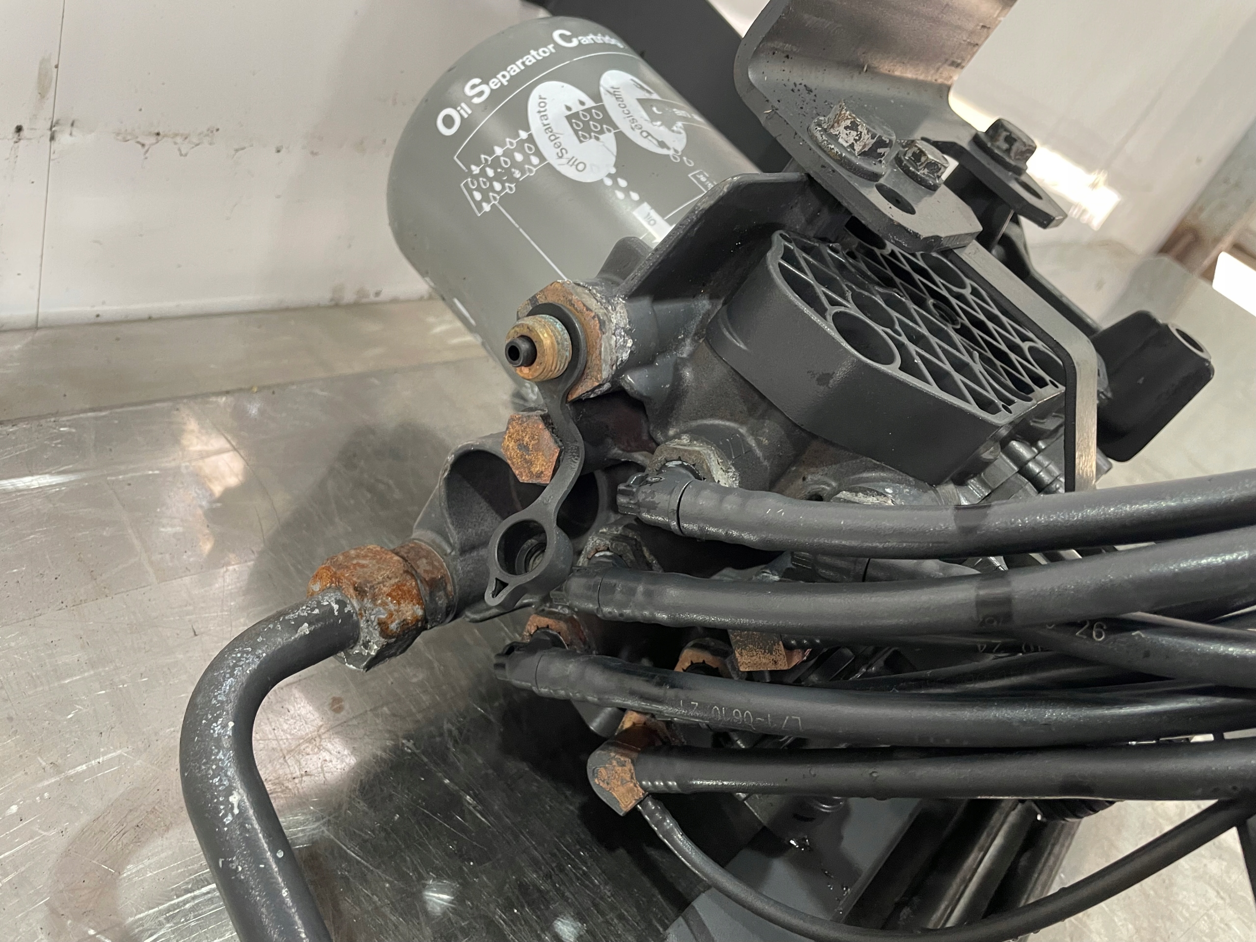 Zawór Osuszacz Powietrza apm Mercedes Actros MP 4 A0014462064 Numer katalogowy części A 0014462064 K 102144