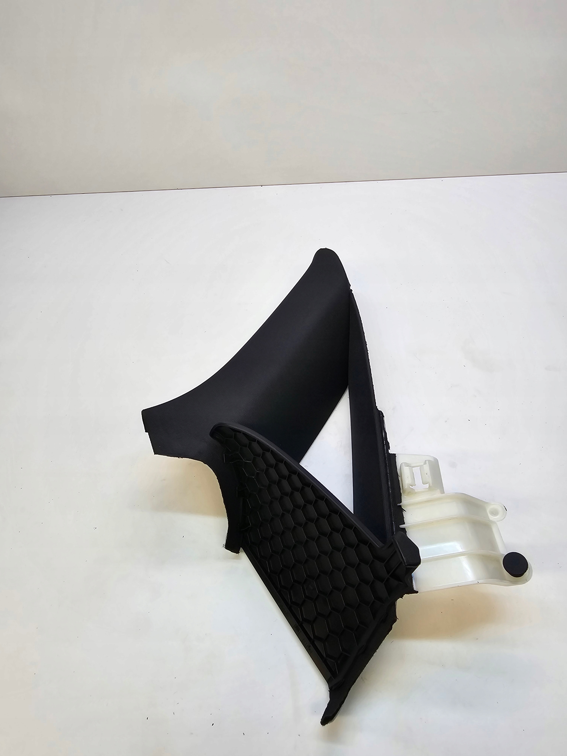 side SLUPKA right AUDI A4 B9 8W5867288A