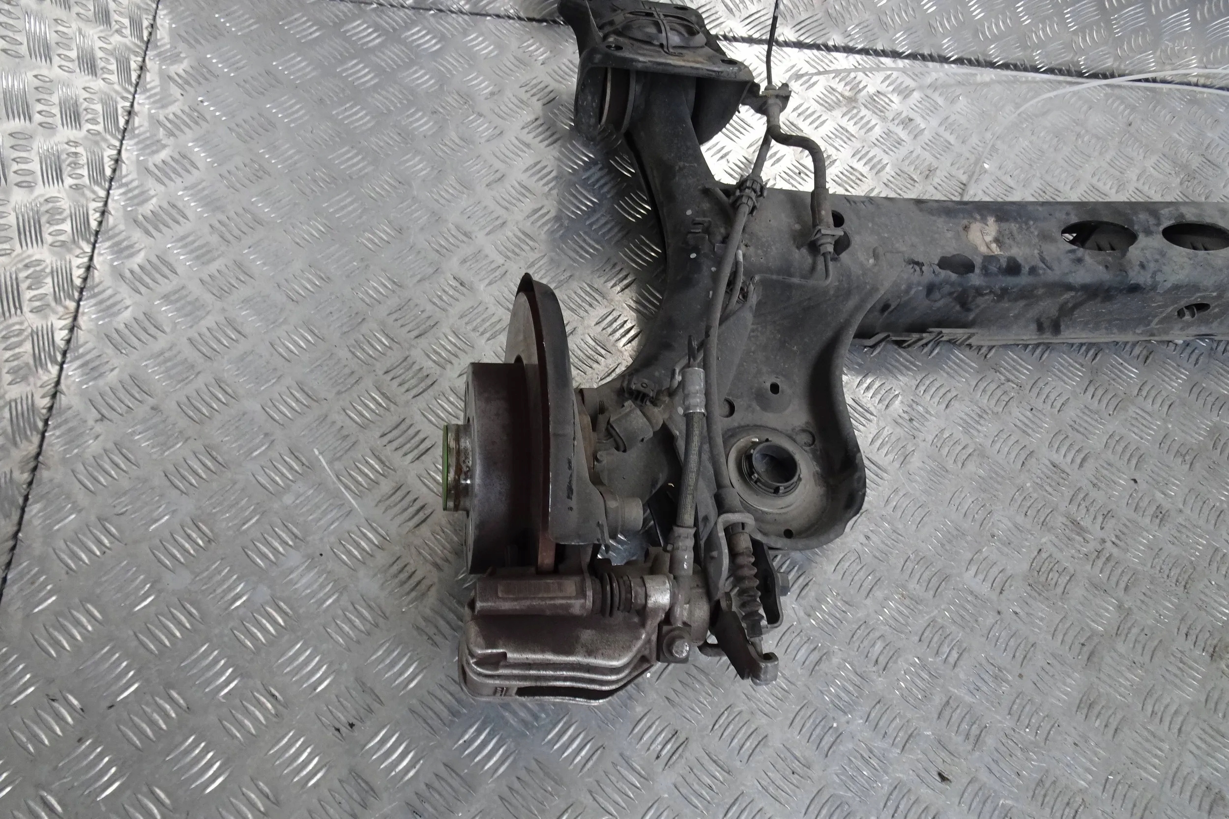 VW TAIGO - BELKA ZAWIESZENIA TYŁ Numer katalogowy części MIX4525