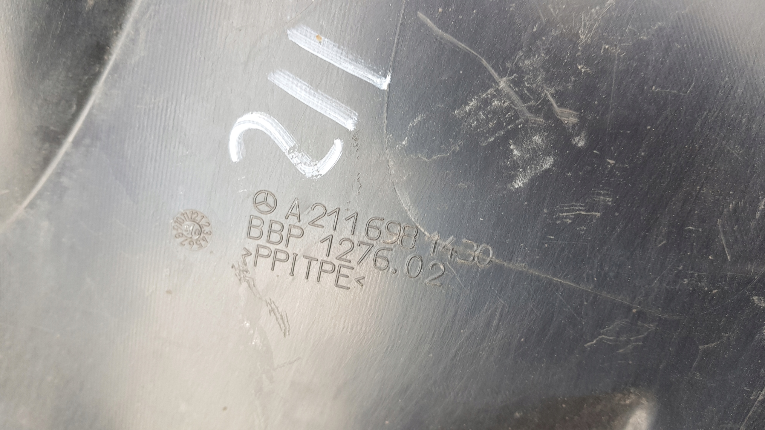 MERCEDES W211 mudguard right front A2116981430