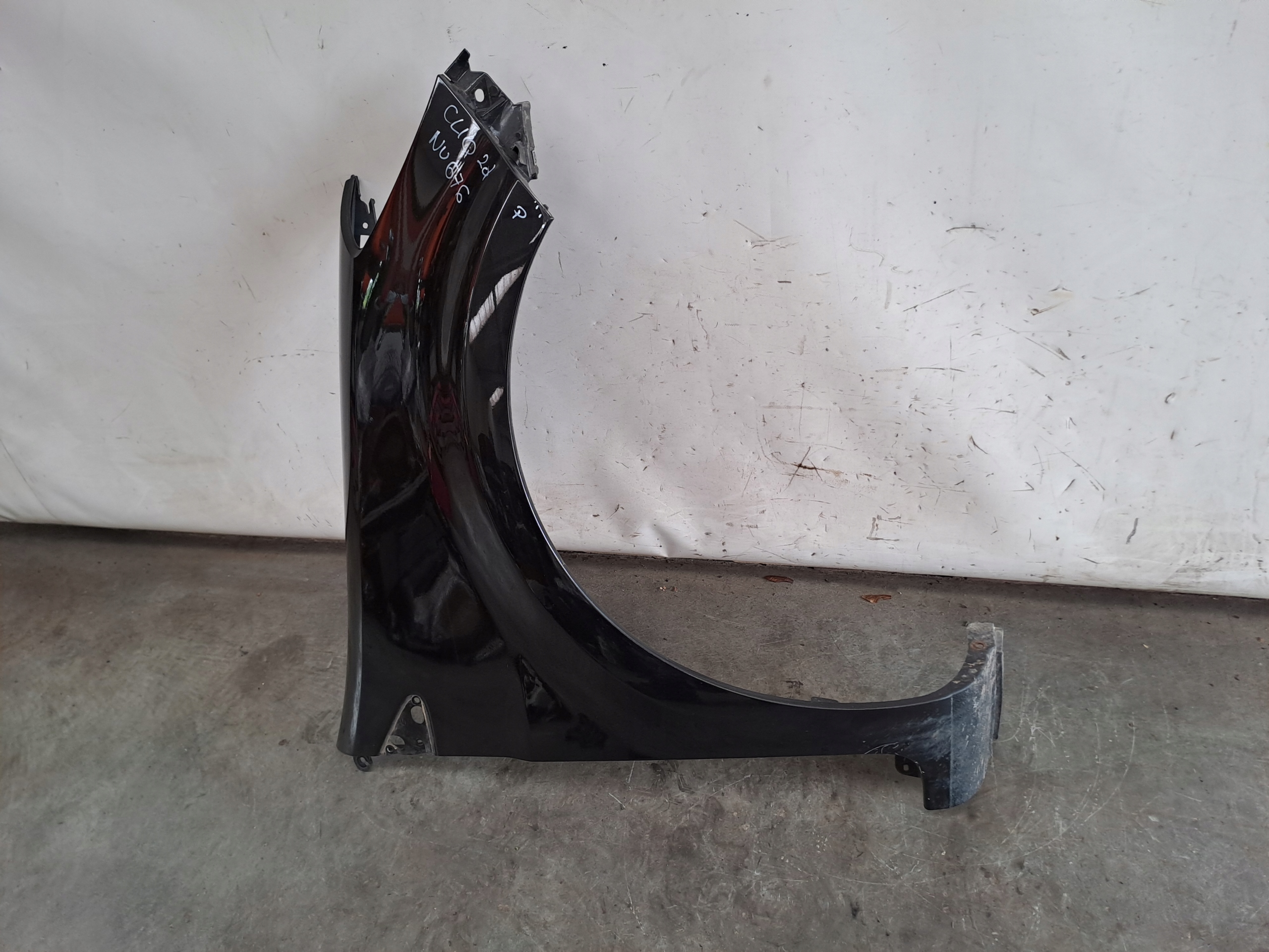 fender right front NV676 Renault Clio II