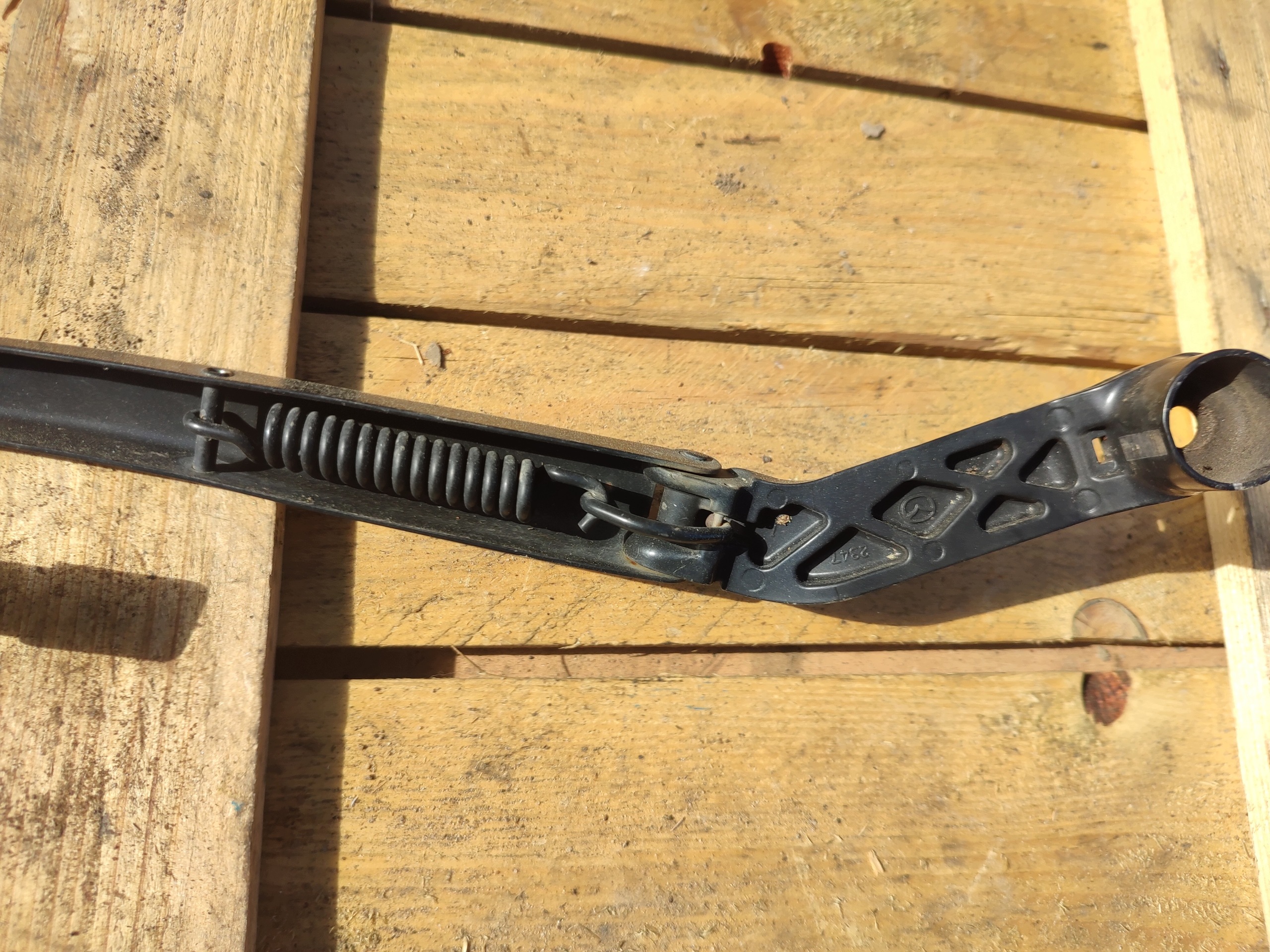 wiper arm left MAZDA 6 VI GJ