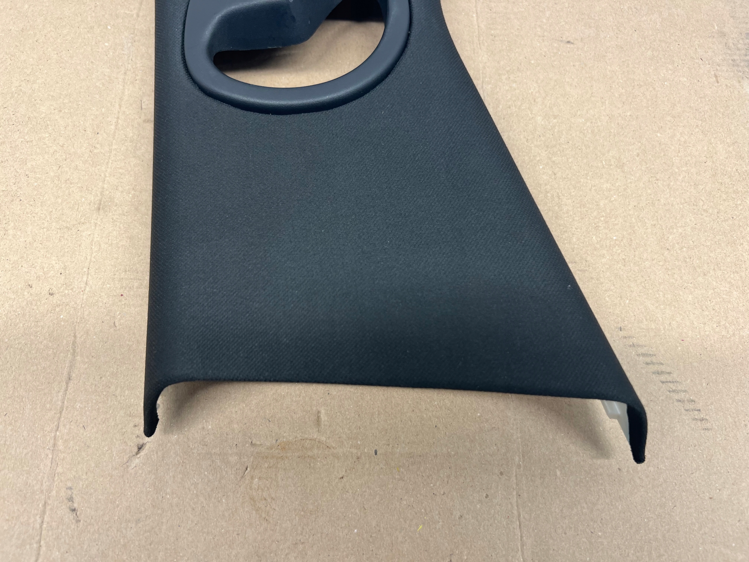 Range Rover Velar cover side slupka the centre