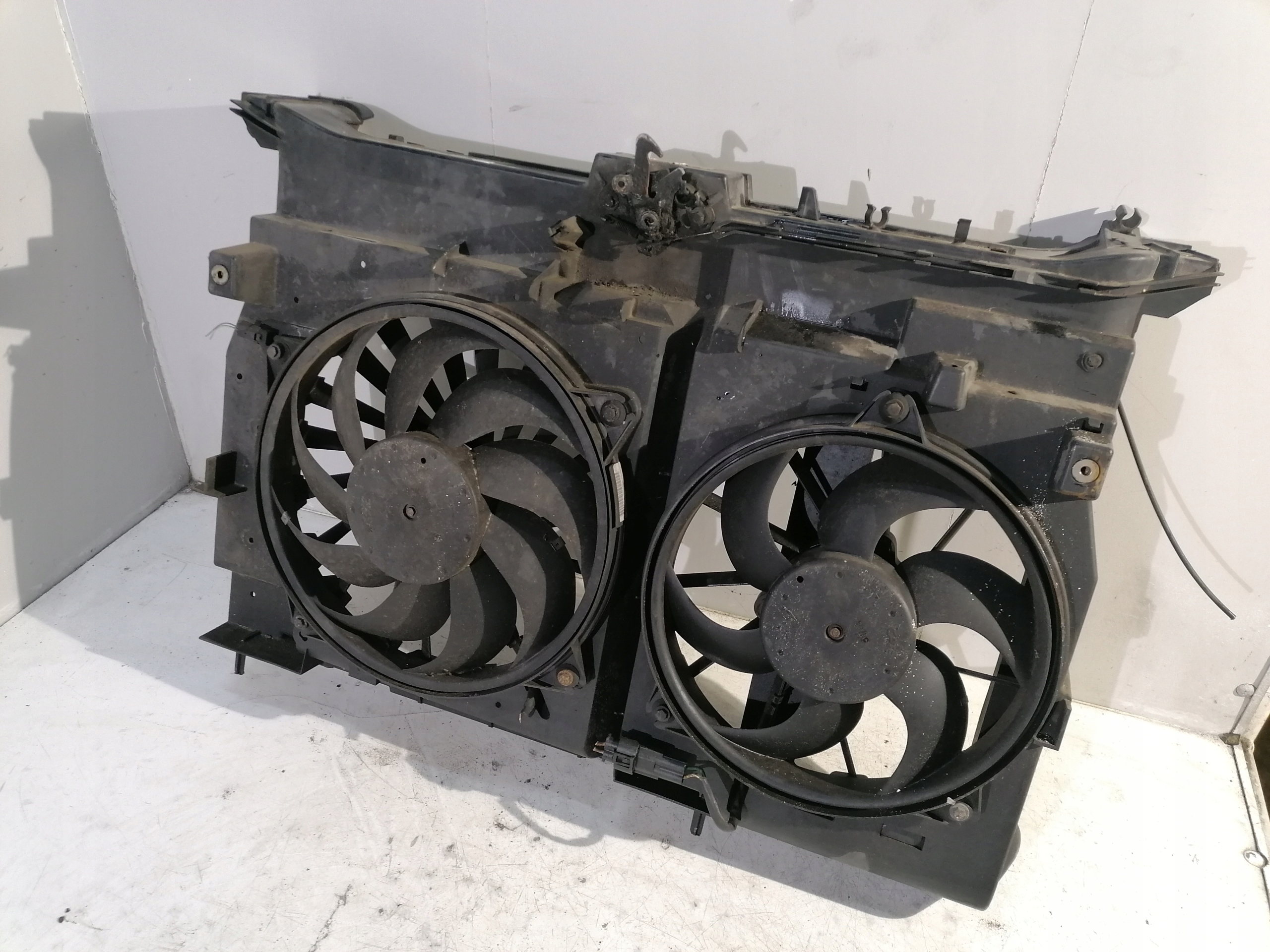 Peugeot 807 2.2 HDI support panel for radiators pillar