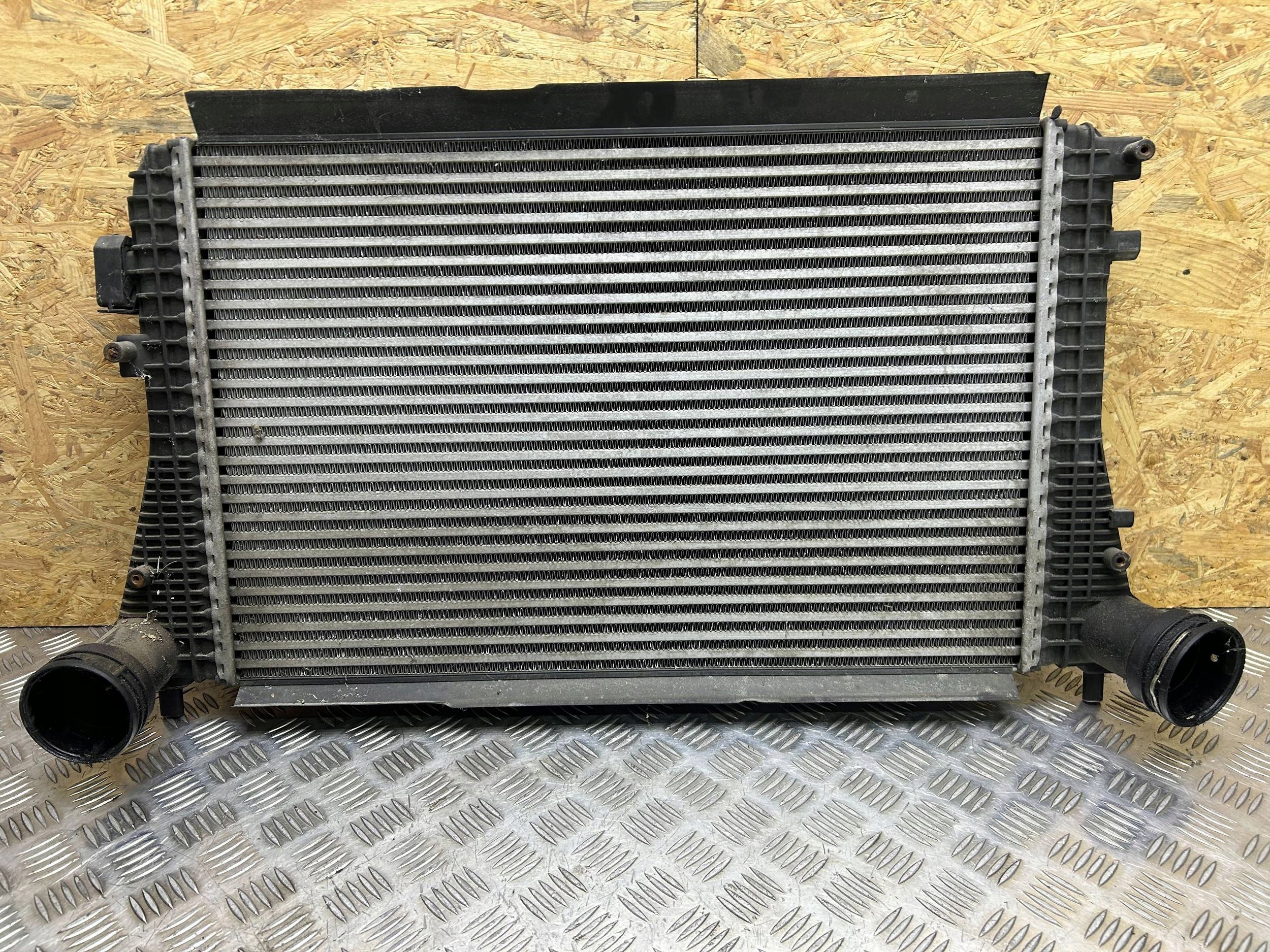 radiator intercooler Volkswagen 3C0145805P